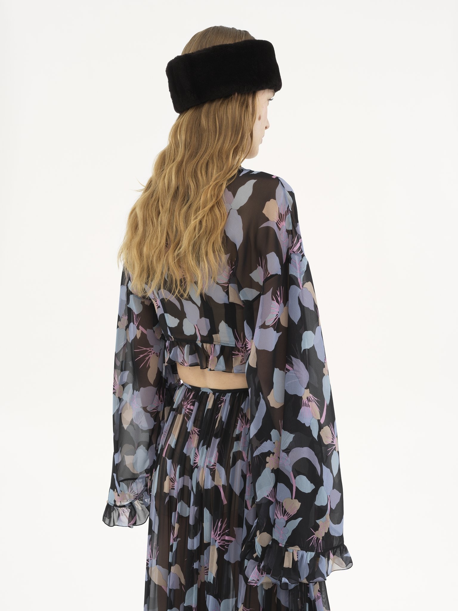 CROPPED V-NECK TOP IN SILK GEORGETTE - 6