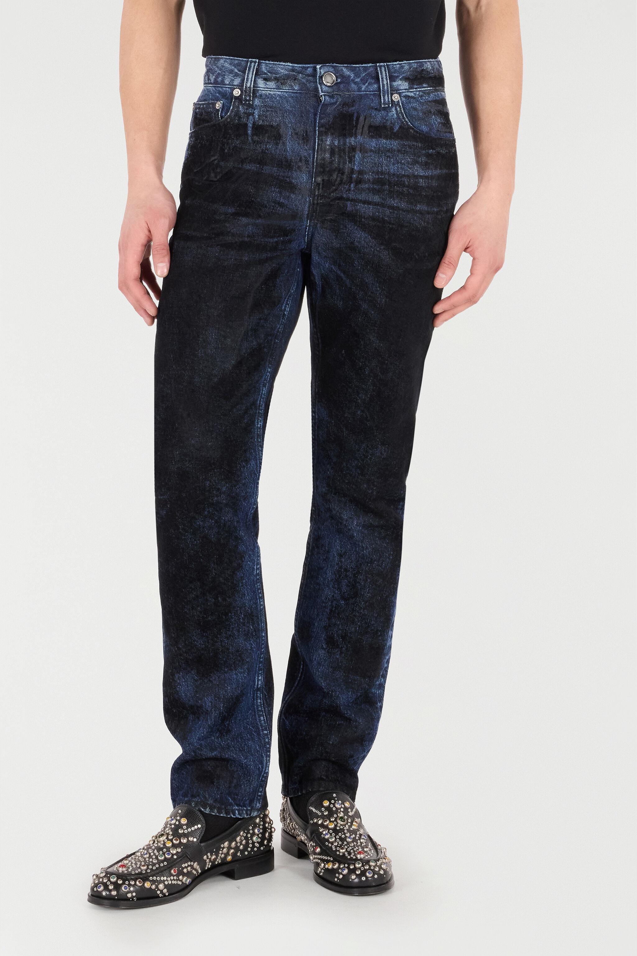 Jeans With Contrasting Discoloration Detailing - 3