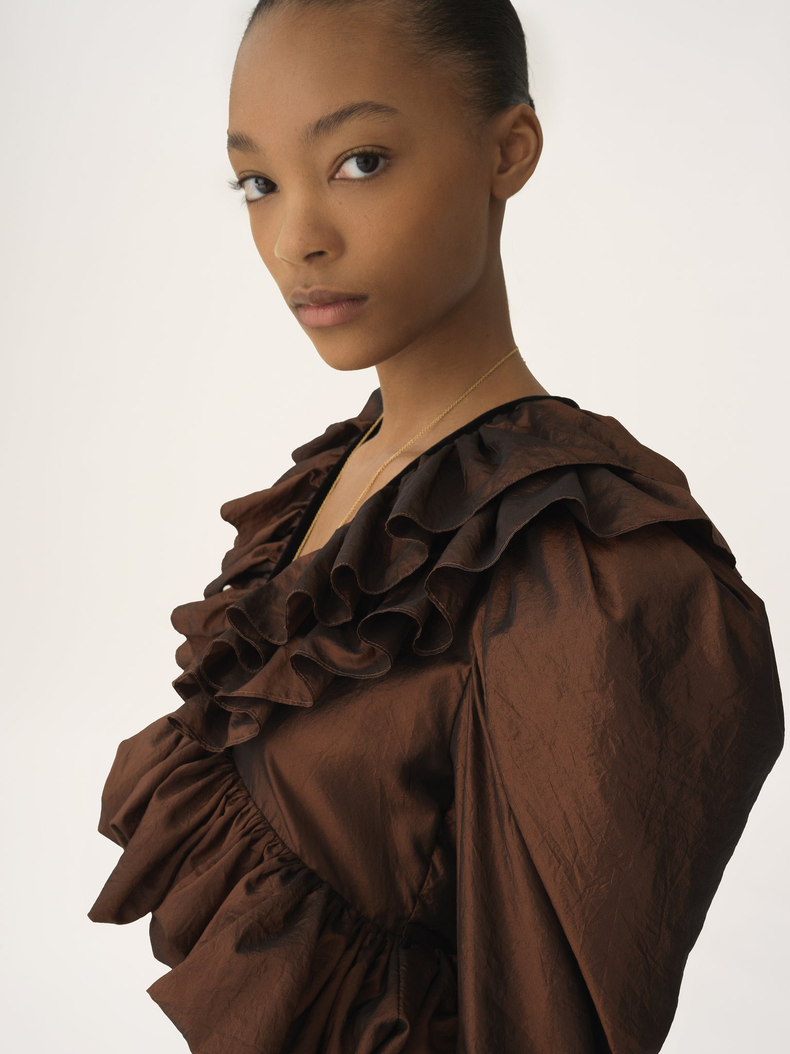 CROPPED V-NECK RUFFLE TOP IN WASHED SILK TAFFETA - 7