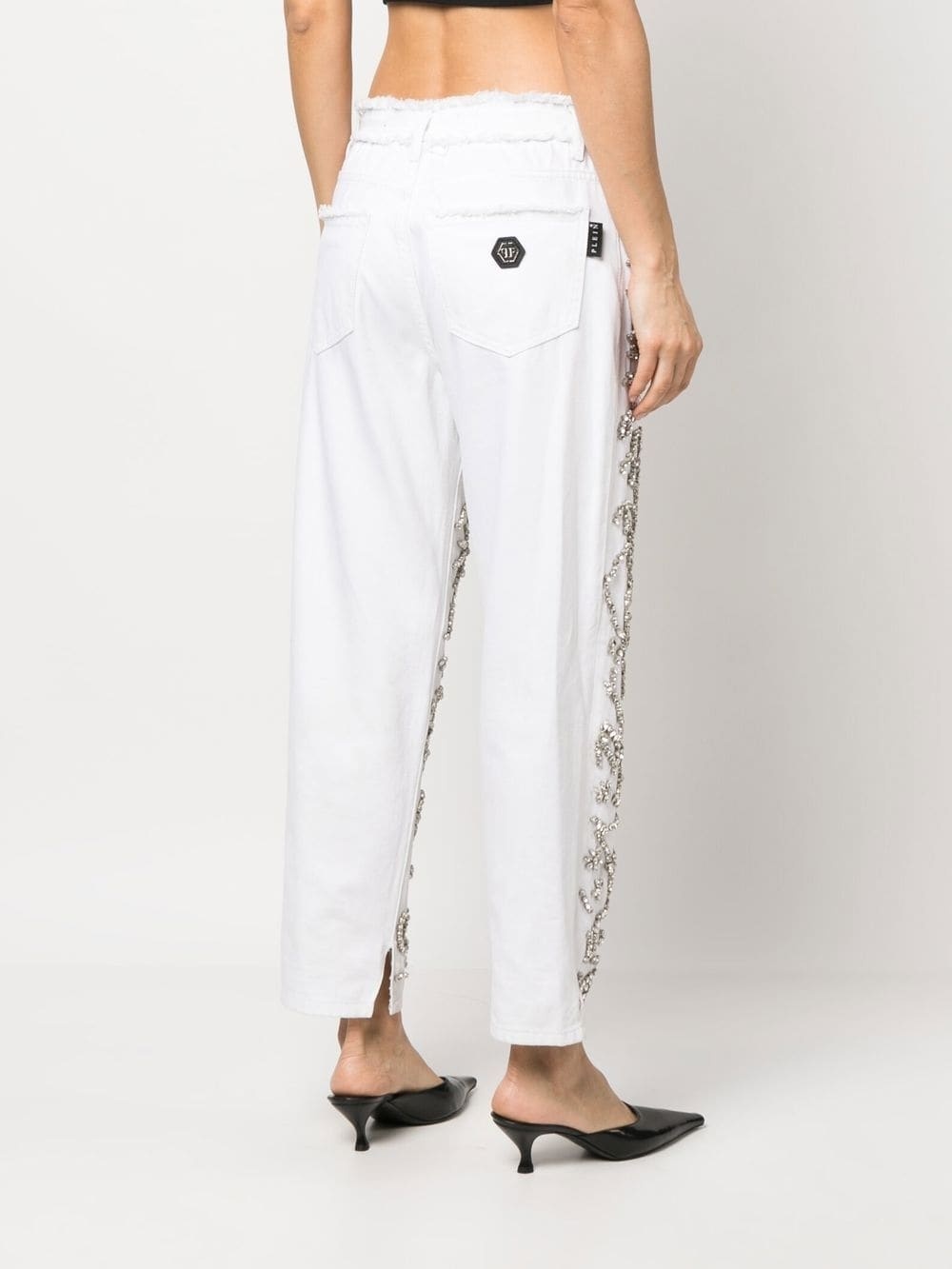 crystal-embellished mom-cut leg jeans - 4