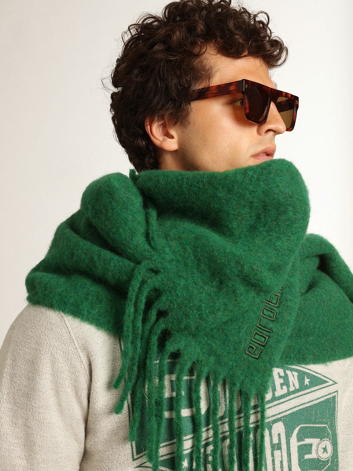 Dark green wool scarf with fringing and tone-on-tone ‘Golden’ lettering - 5