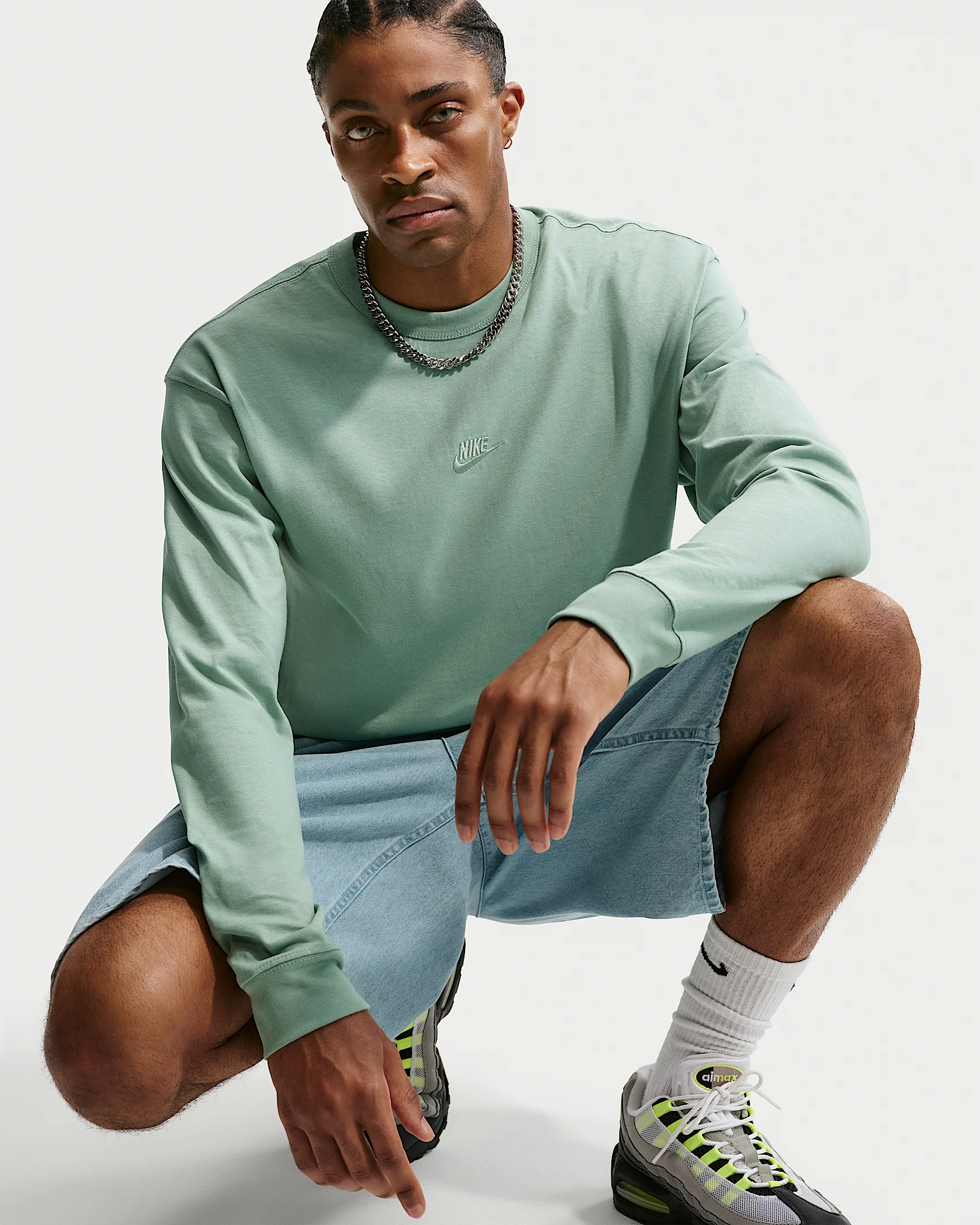 Nike Sportswear Premium Essentials Men's Long-Sleeve T-Shirt - 1