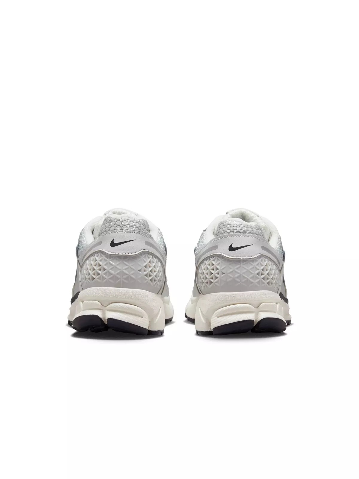 Zoom Vomero 5 "Photon Dust/Chrome/Gridiron/Sail" Women's Shoe - 6