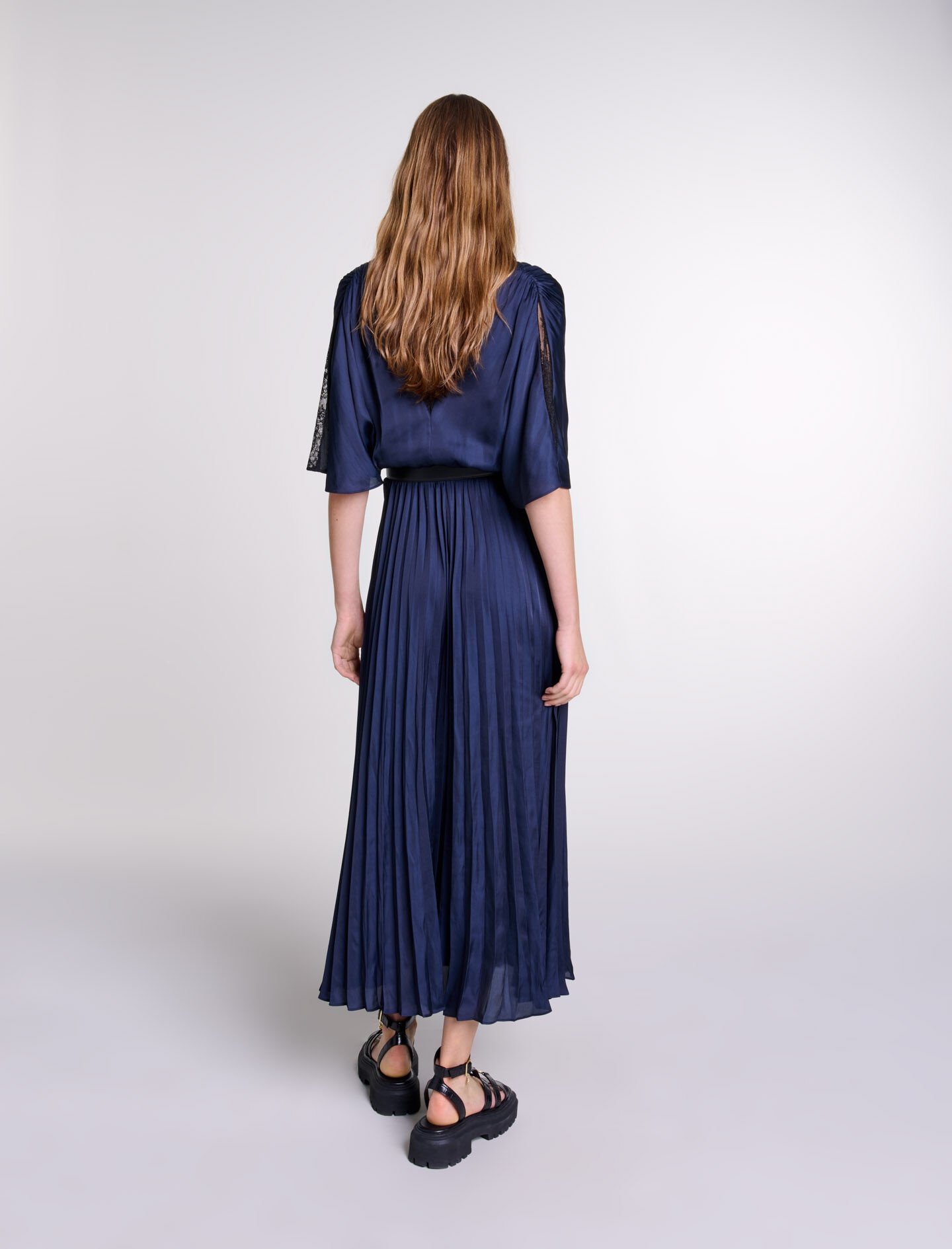 Pleated maxi dress with lace - 4