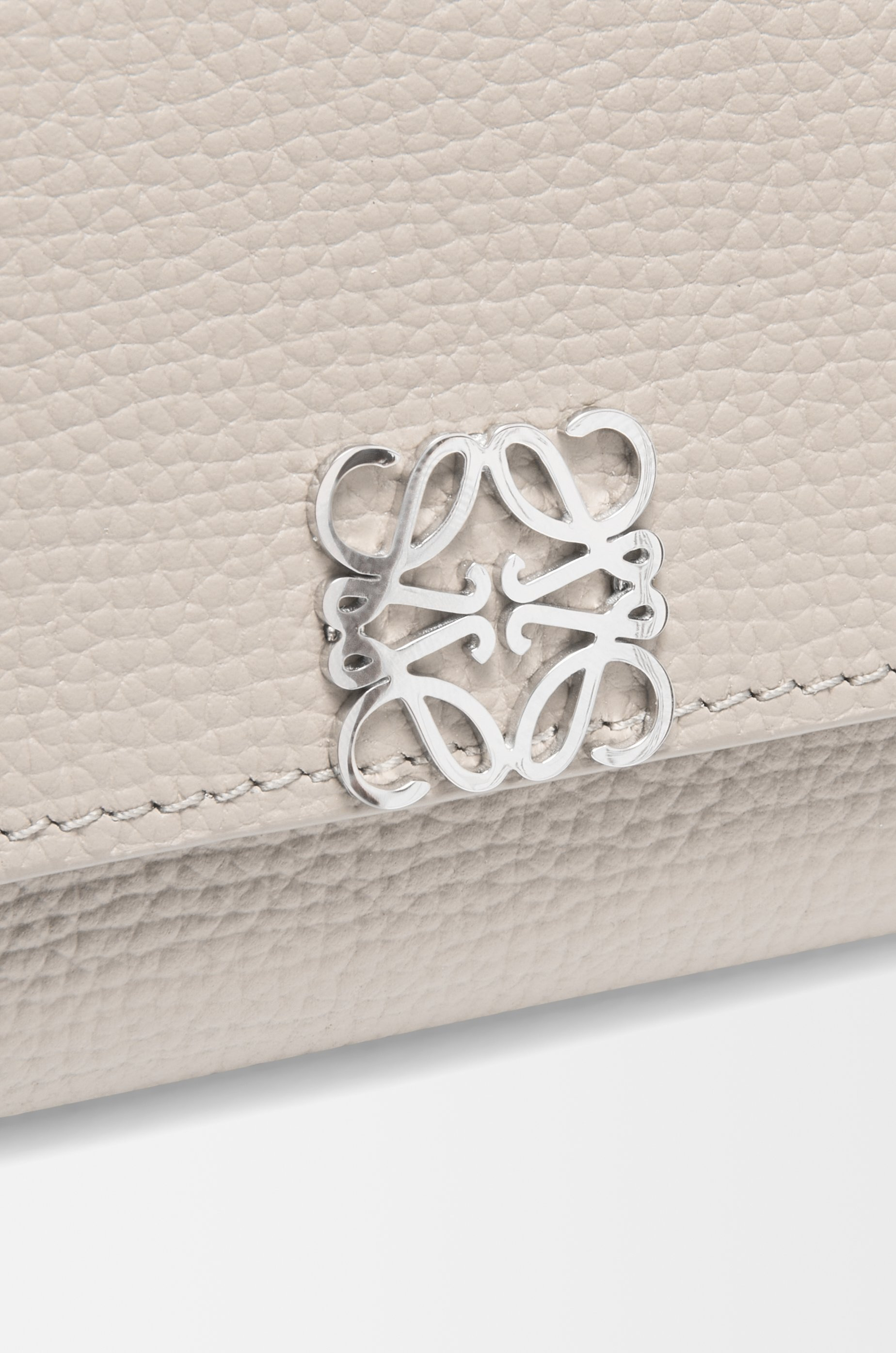 Anagram small vertical wallet in pebble grain calfskin - 5