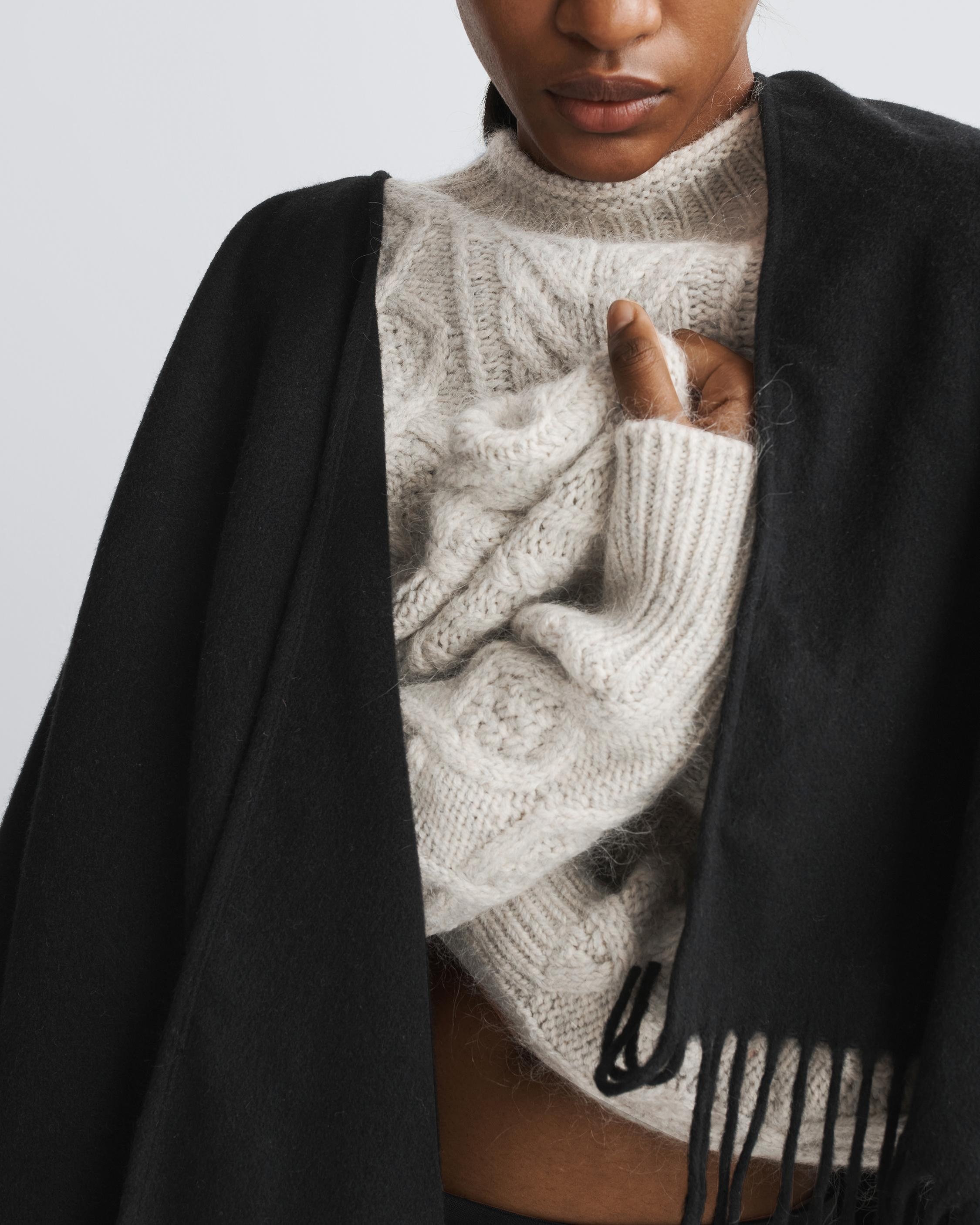 Brody Wool Blend Turtleneck
Relaxed Fit - 6