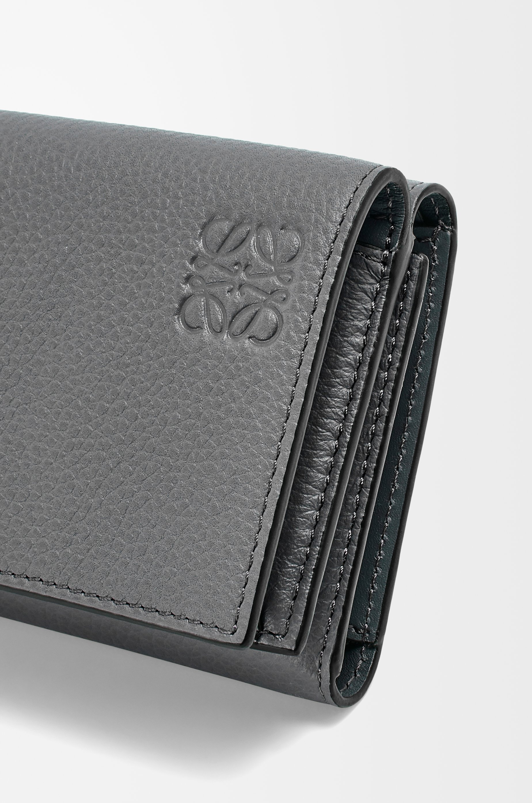 Trifold wallet in soft grained calfskin - 6