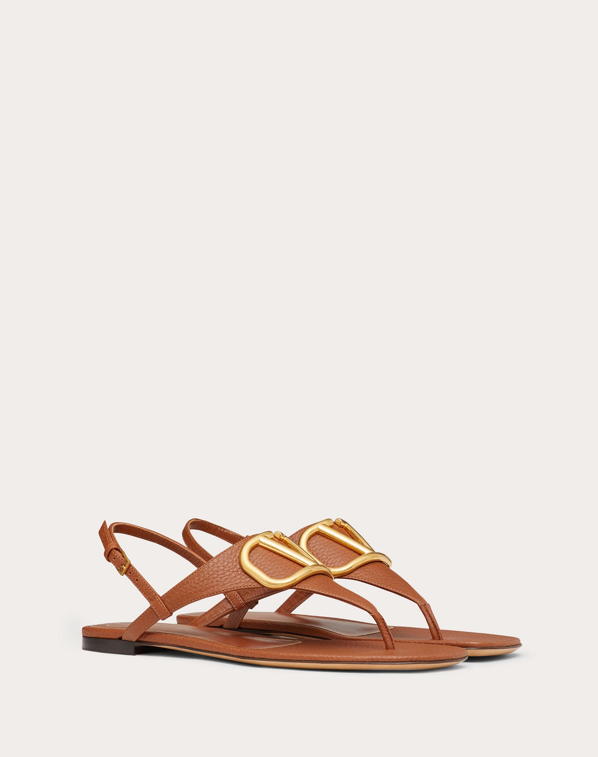 VLOGO SIGNATURE FLAT THONG SANDAL IN GRAINY CALFSKIN - 2