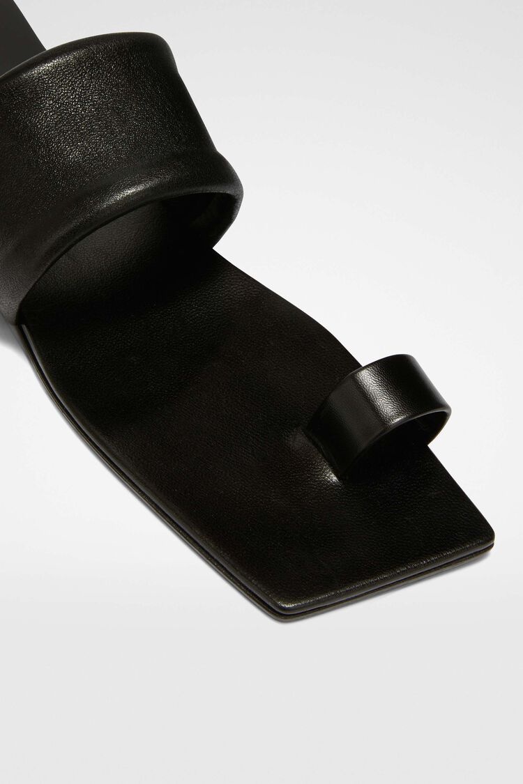 Flat Sandals - 6