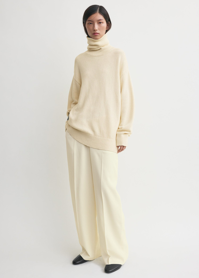 Totême Longline turtleneck ecru outlook