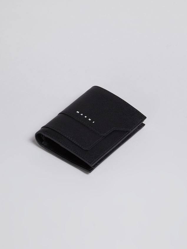 BLACK SAFFIANO LEATHER YEN AND USD BI-FOLD WALLET - 5
