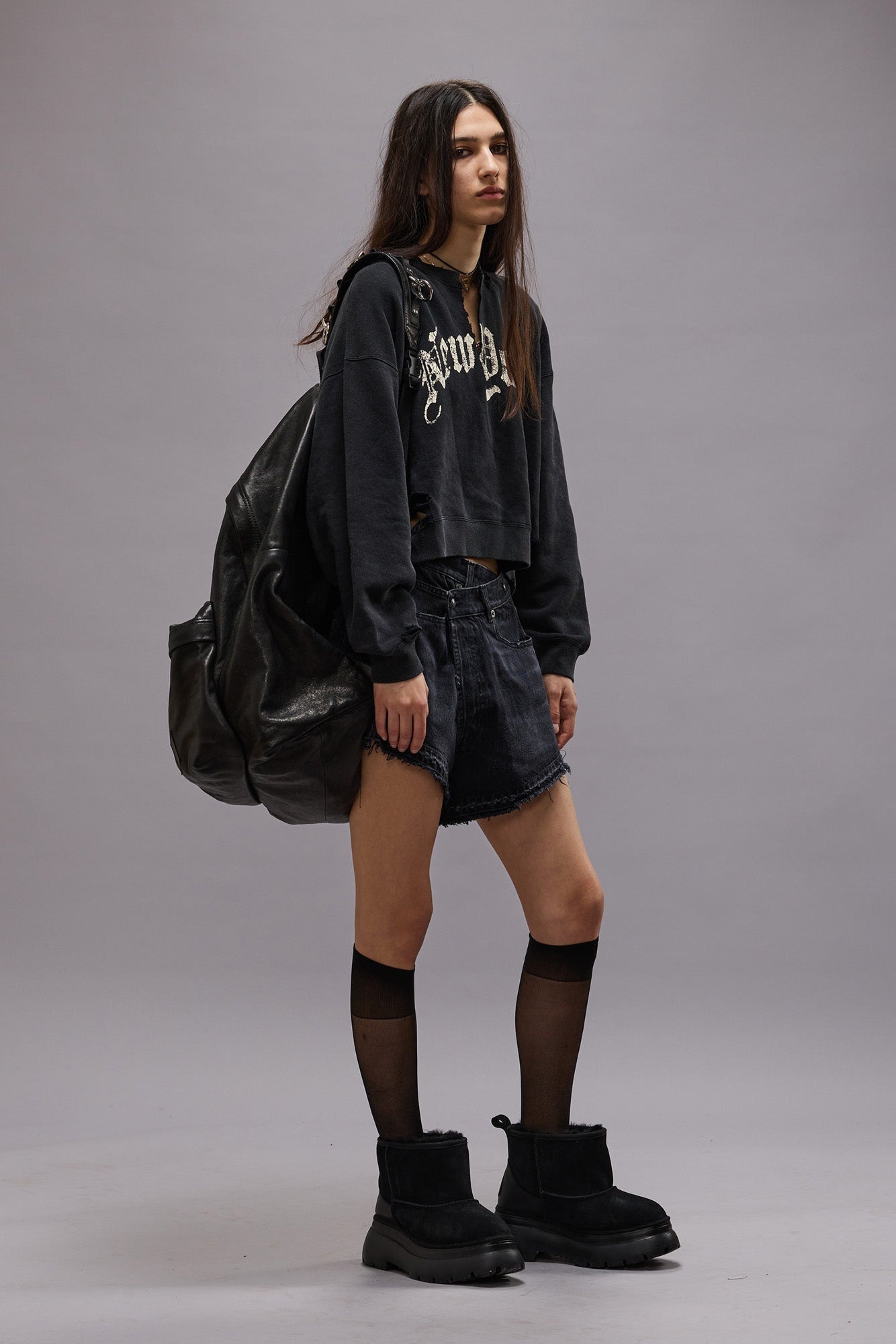 NEW YORK CROPPED CREWNECK WITH FRONT SLIT - ACID BLACK -R13 - 2