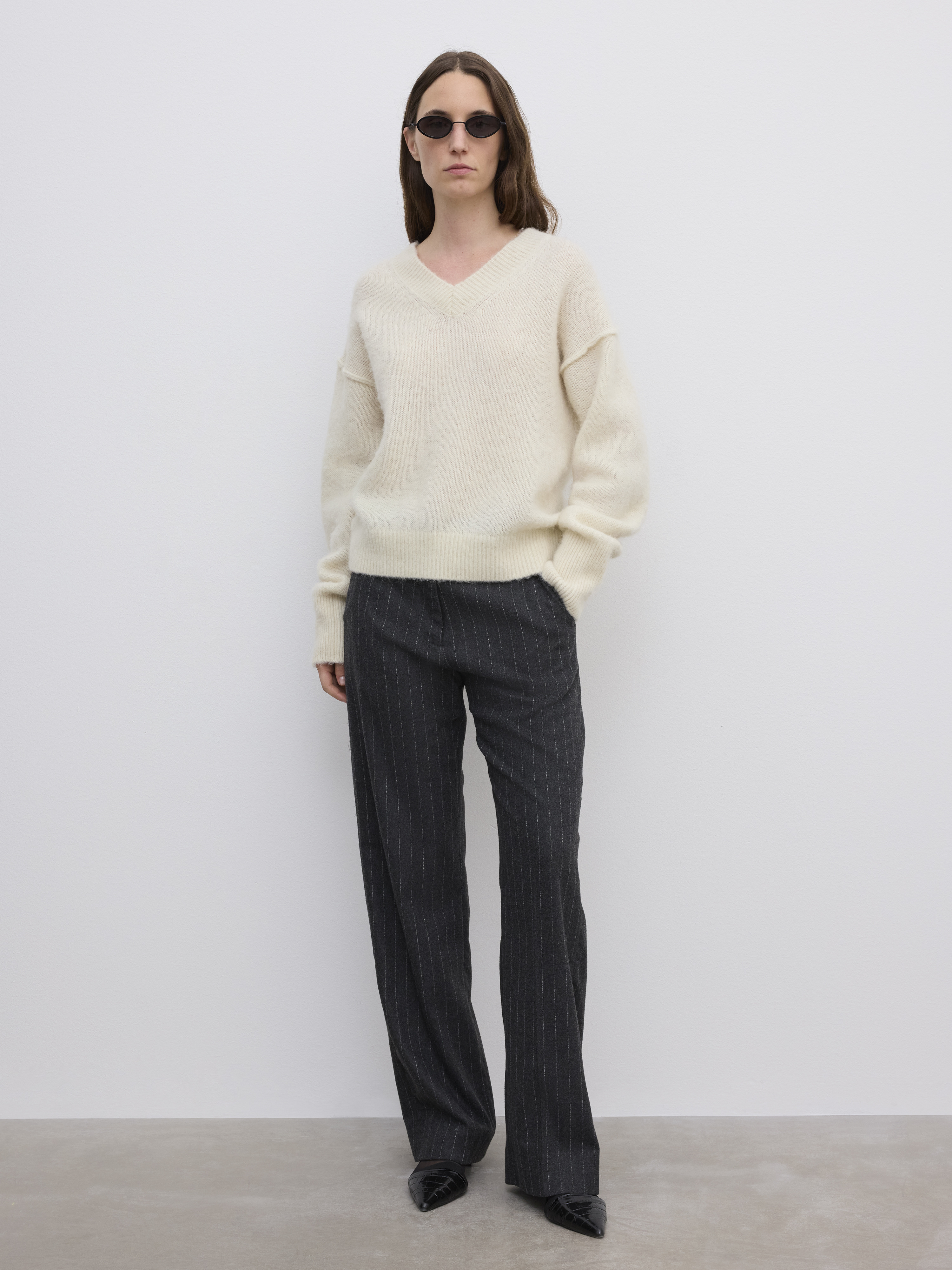 V-neck Alpaca Knit - 3