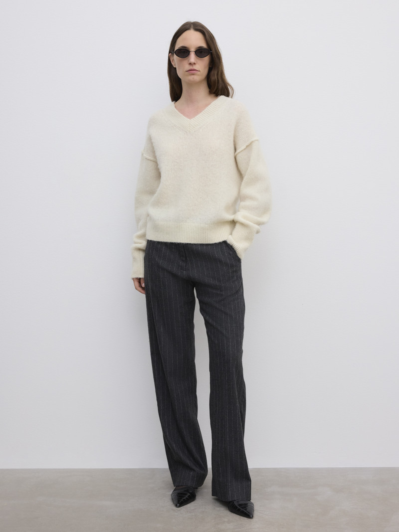 V-neck Alpaca Knit 3