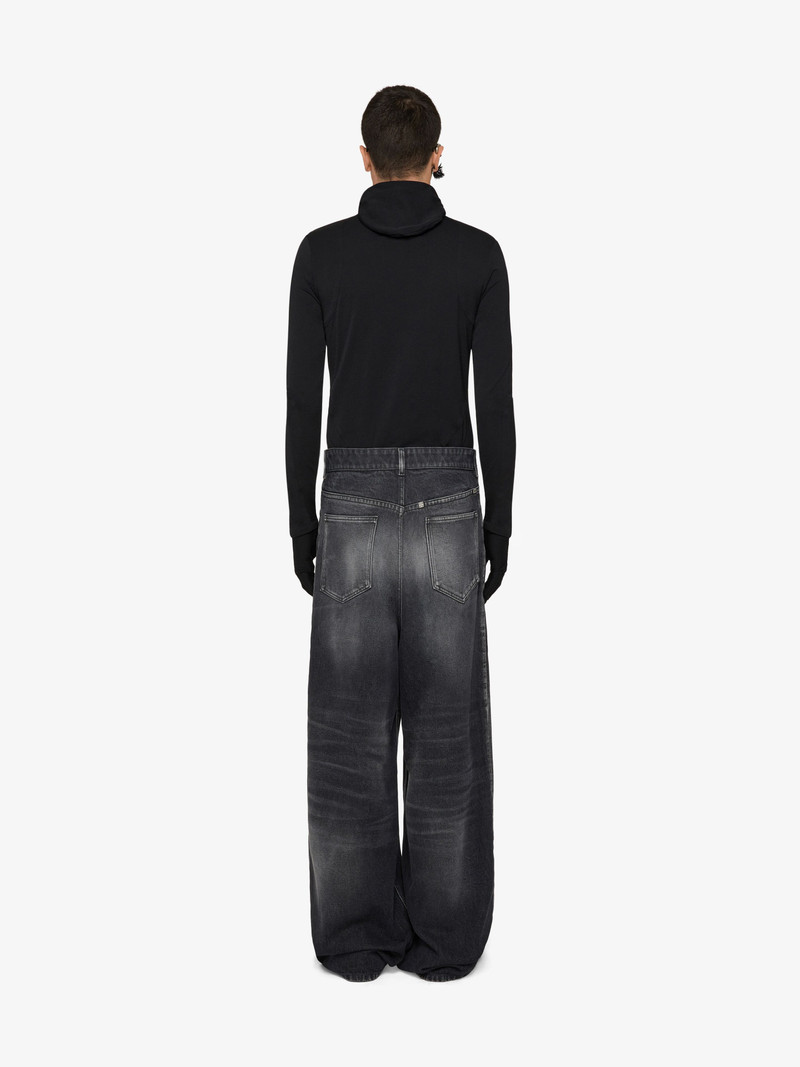 OVERSIZED JEANS IN WASHED-OUT DENIM 4