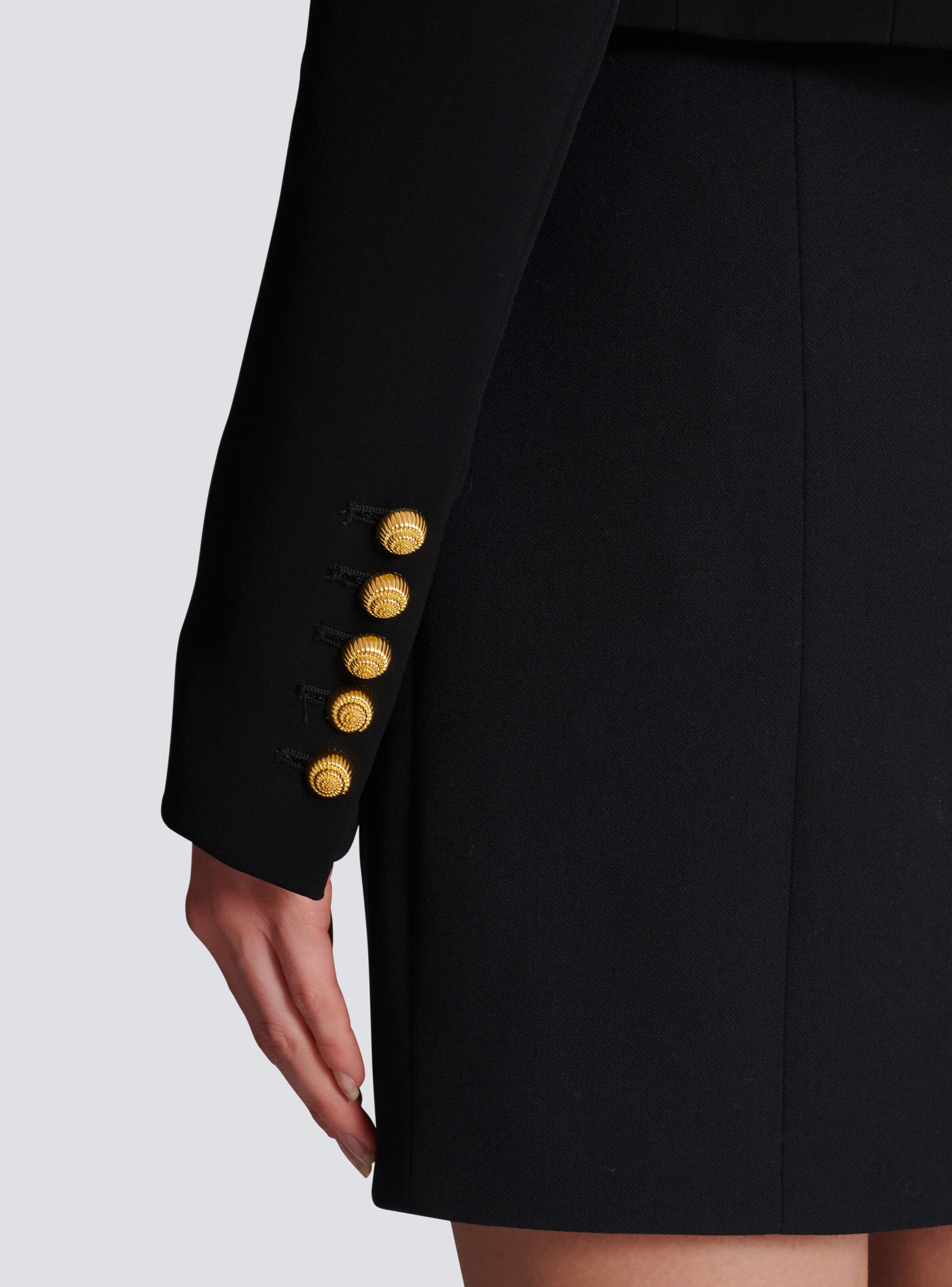 Buttoned cropped crepe jacket - 6