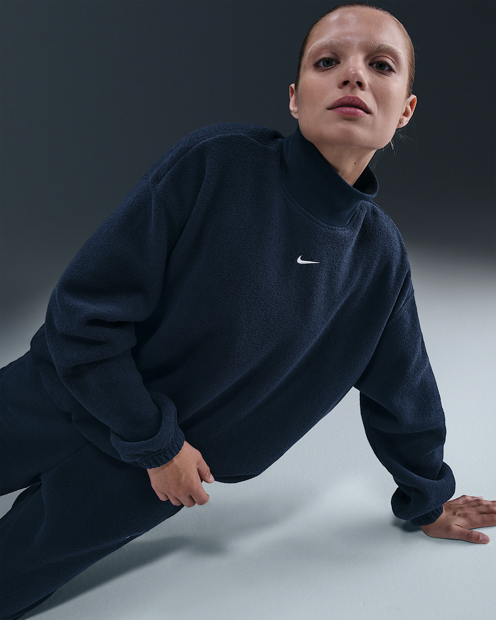 Nike Sportswear Phoenix Plush Women's Cozy Fleece Oversized Mock-Neck Top - 3