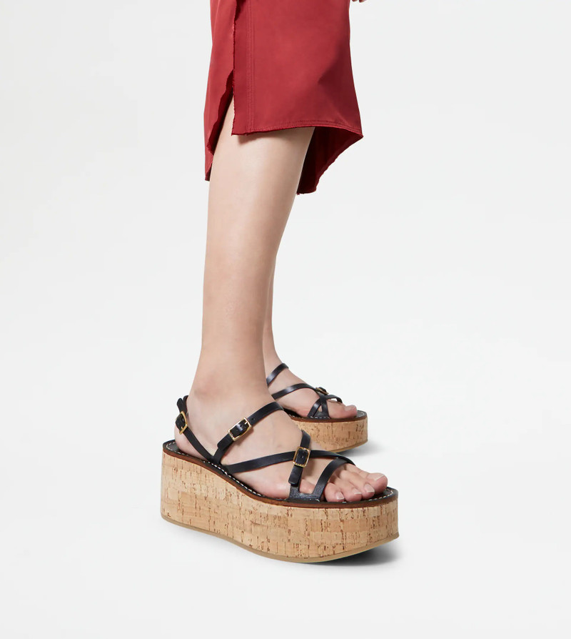Tod's LEATHER WEDGE SANDALS - BLACK outlook