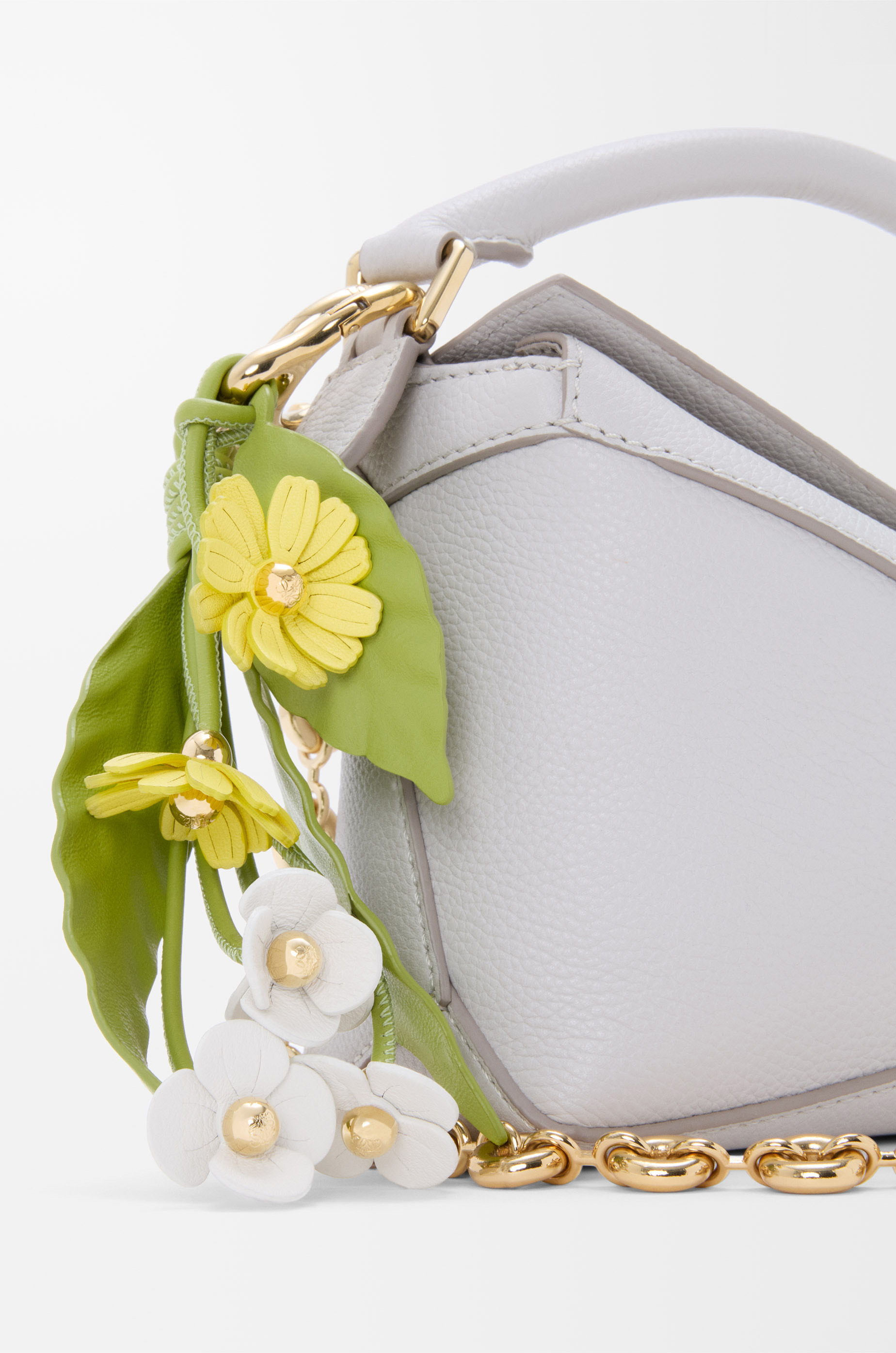 Chamomille flower charm in classic calfskin - 4
