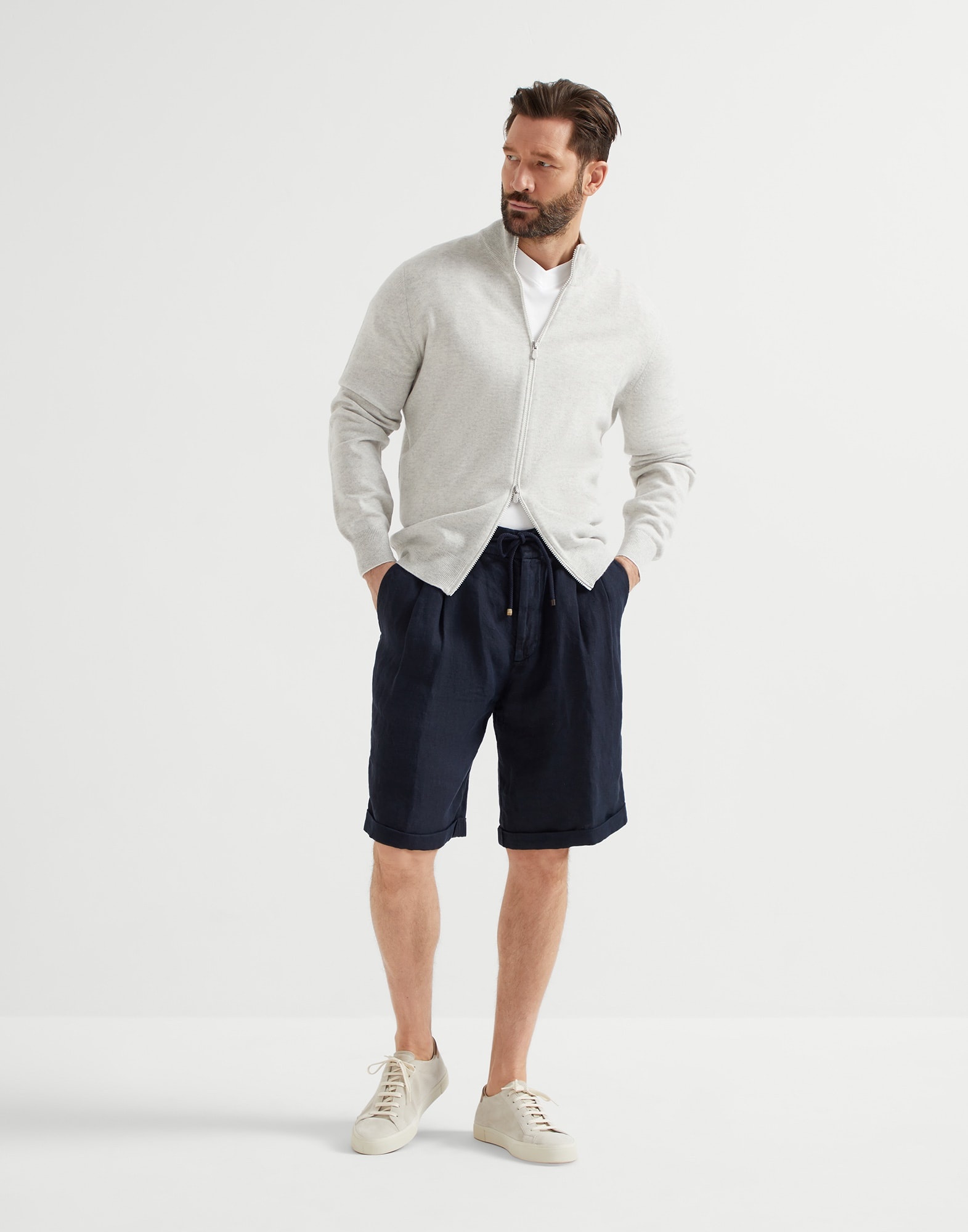 Garment-dyed Bermuda shorts in linen gabardine with drawstring and pleat - 4