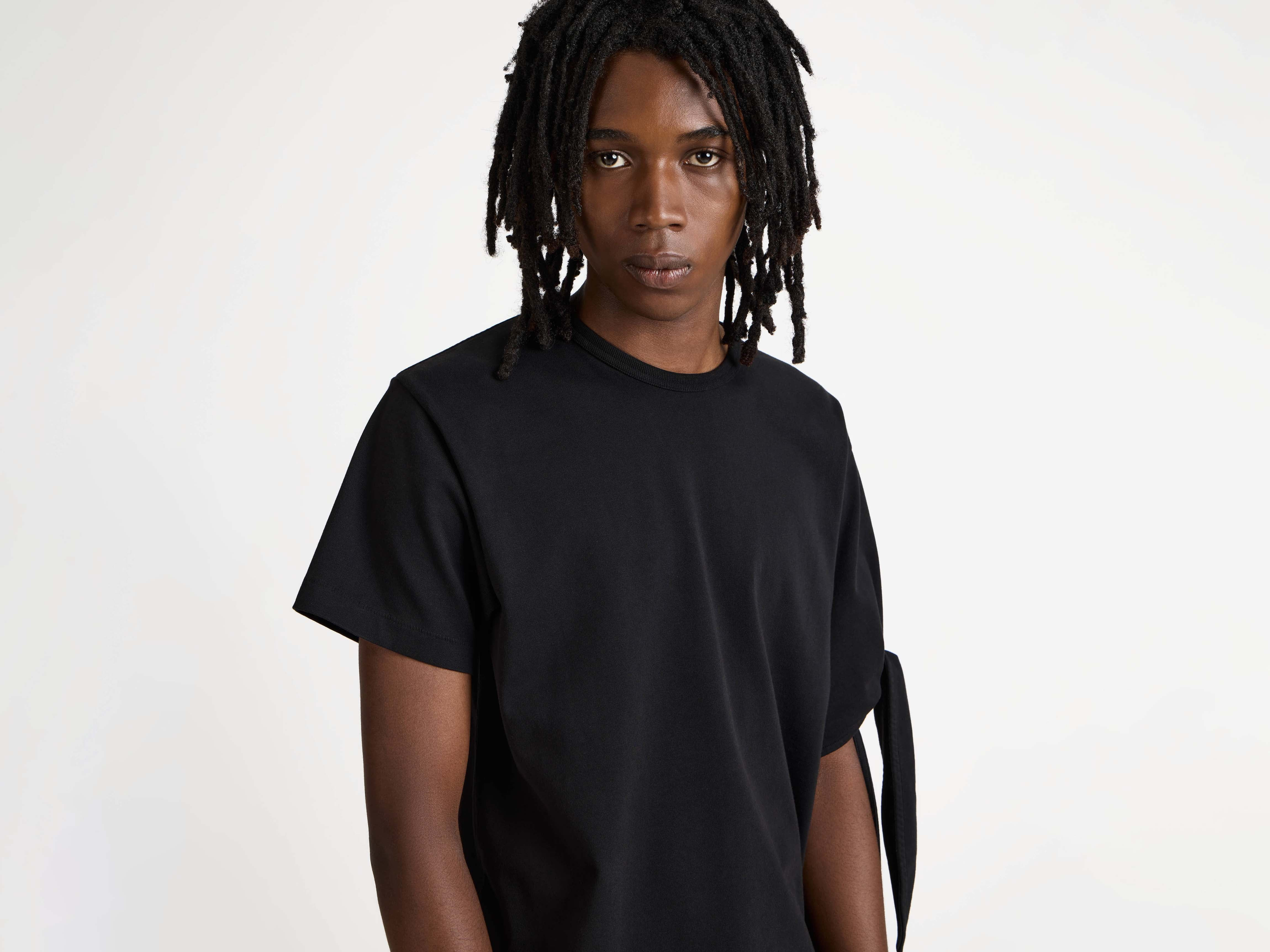 KNOTTED SLEEVE T-SHIRT IN BLACK - 5