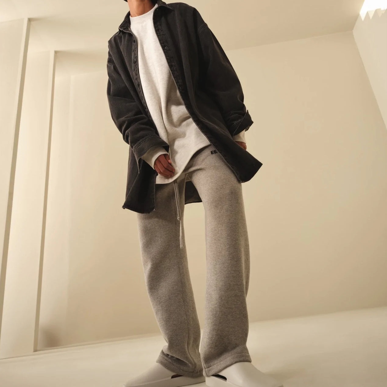 Fear of God Essentials SS22 Relaxed Sweatpants Dark Oatmeal 1977 FOG-SS22-233 - 4