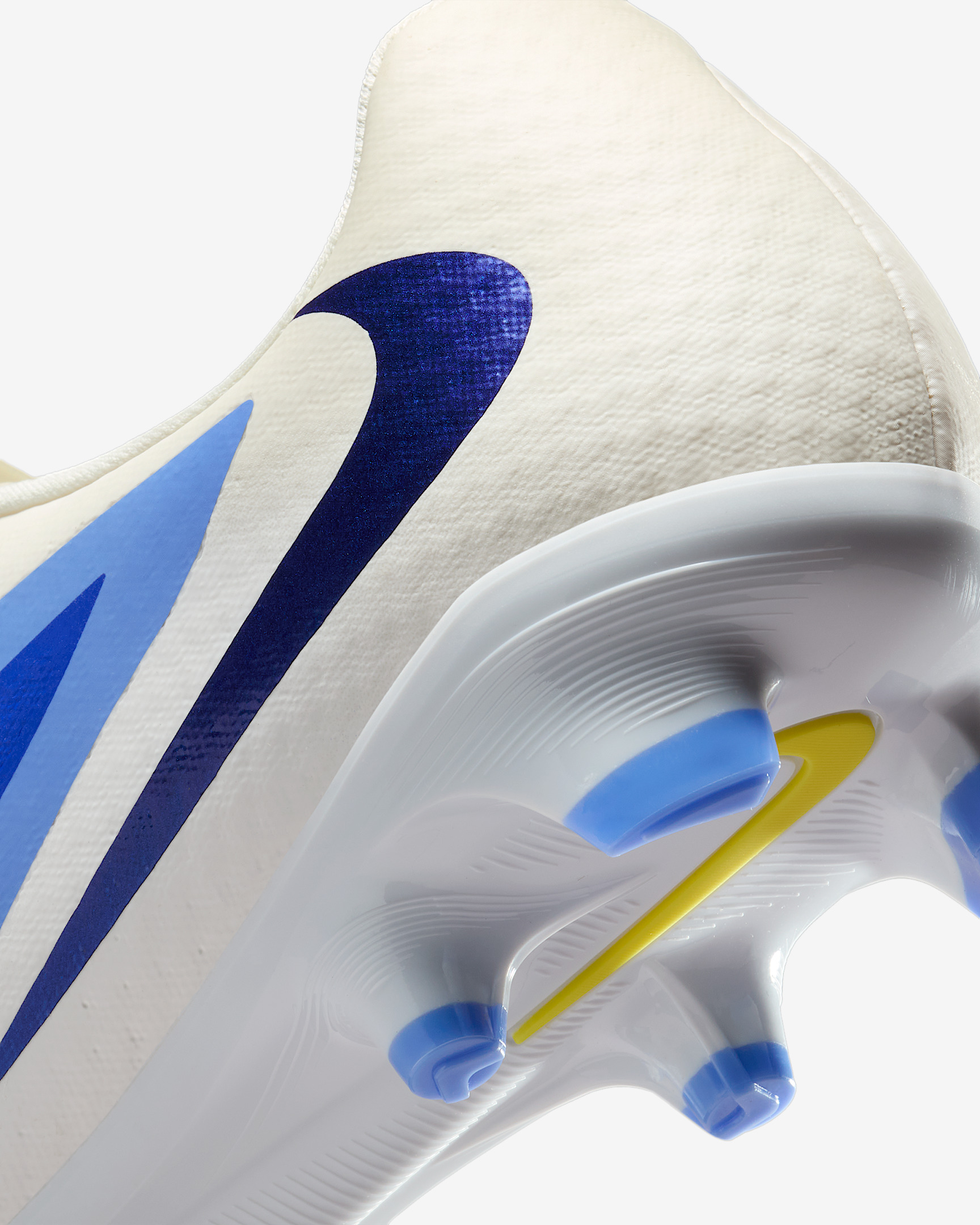 Nike Phantom 6 Low Academy Multi-Ground Soccer Cleats - 9