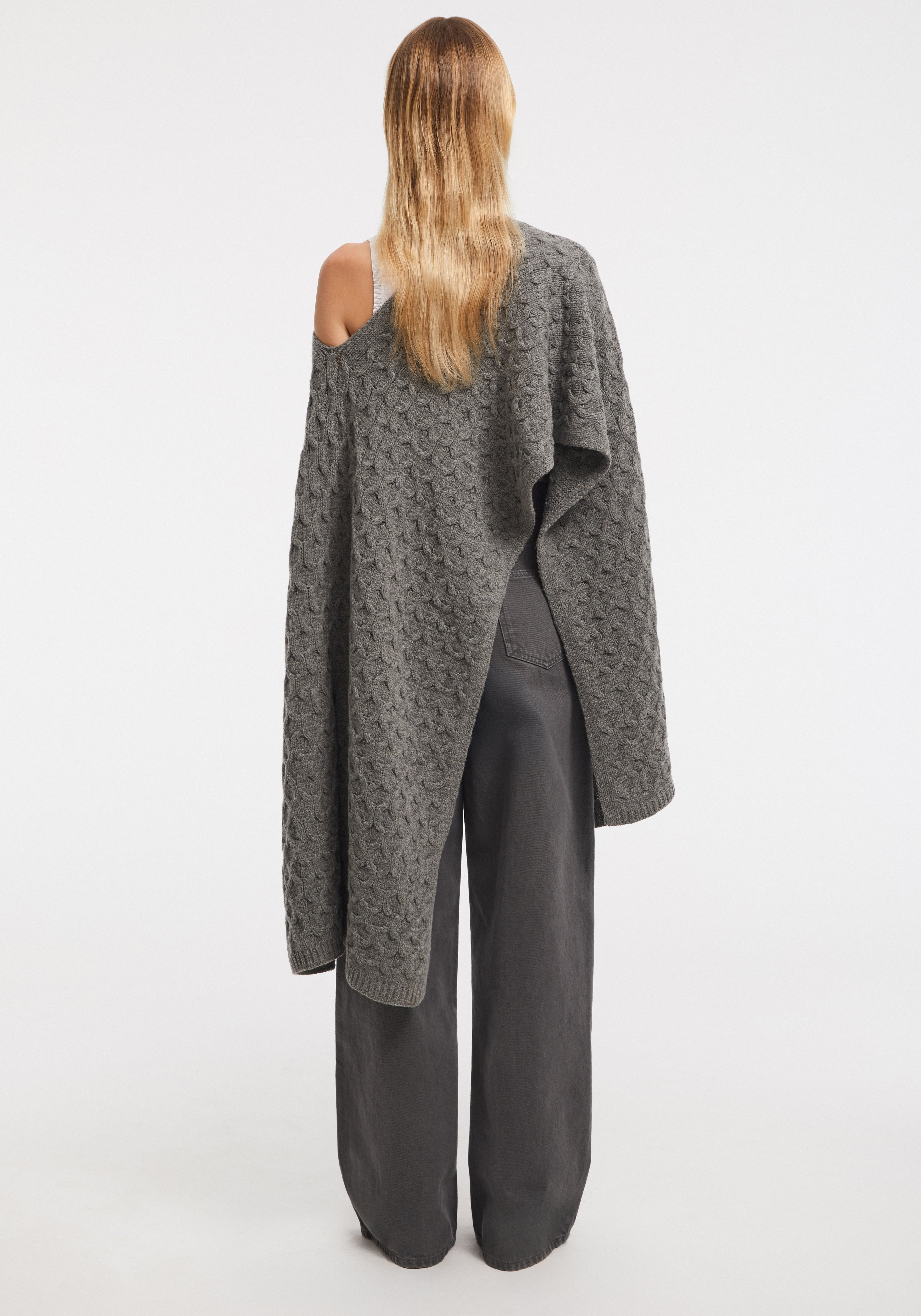 ELLIE
Cable-knit merino cape - 6