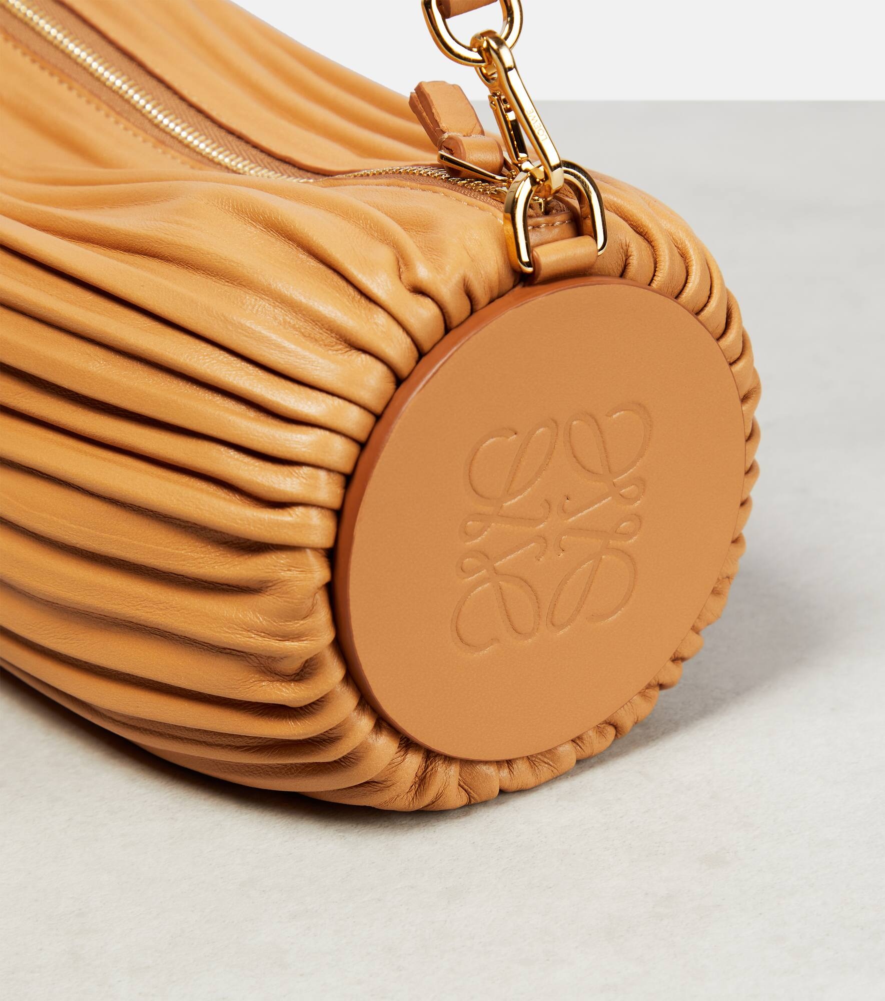 Bracelet pleated leather shoulder bag - 6