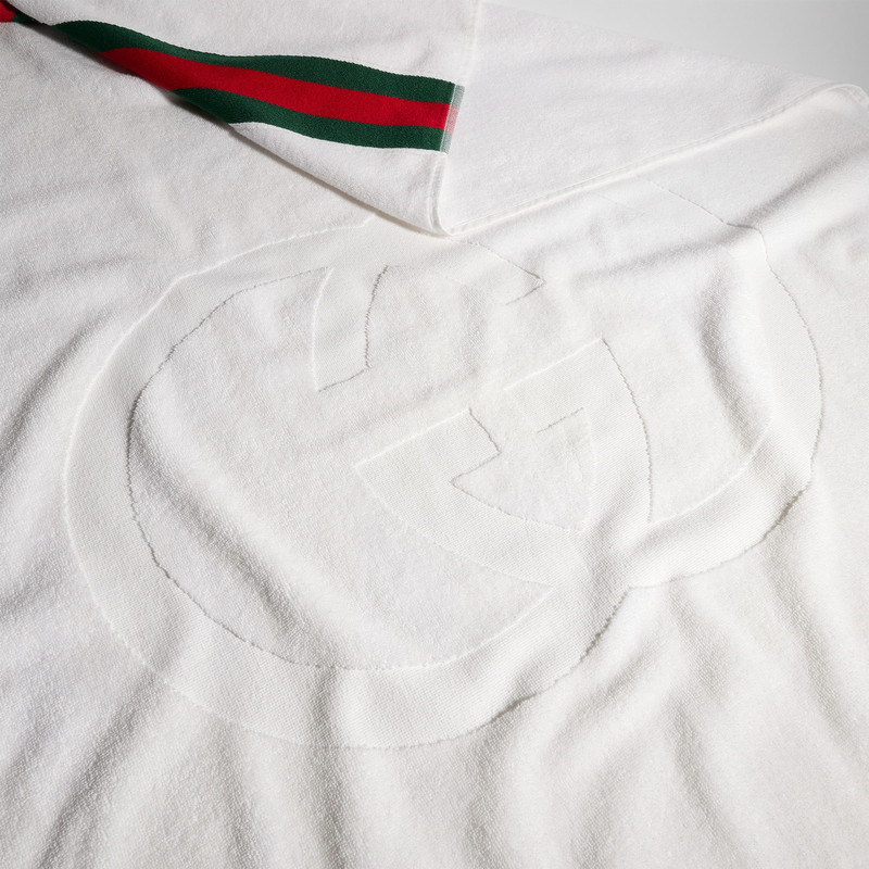 GUCCI Terrycloth beach blanket with Web outlook