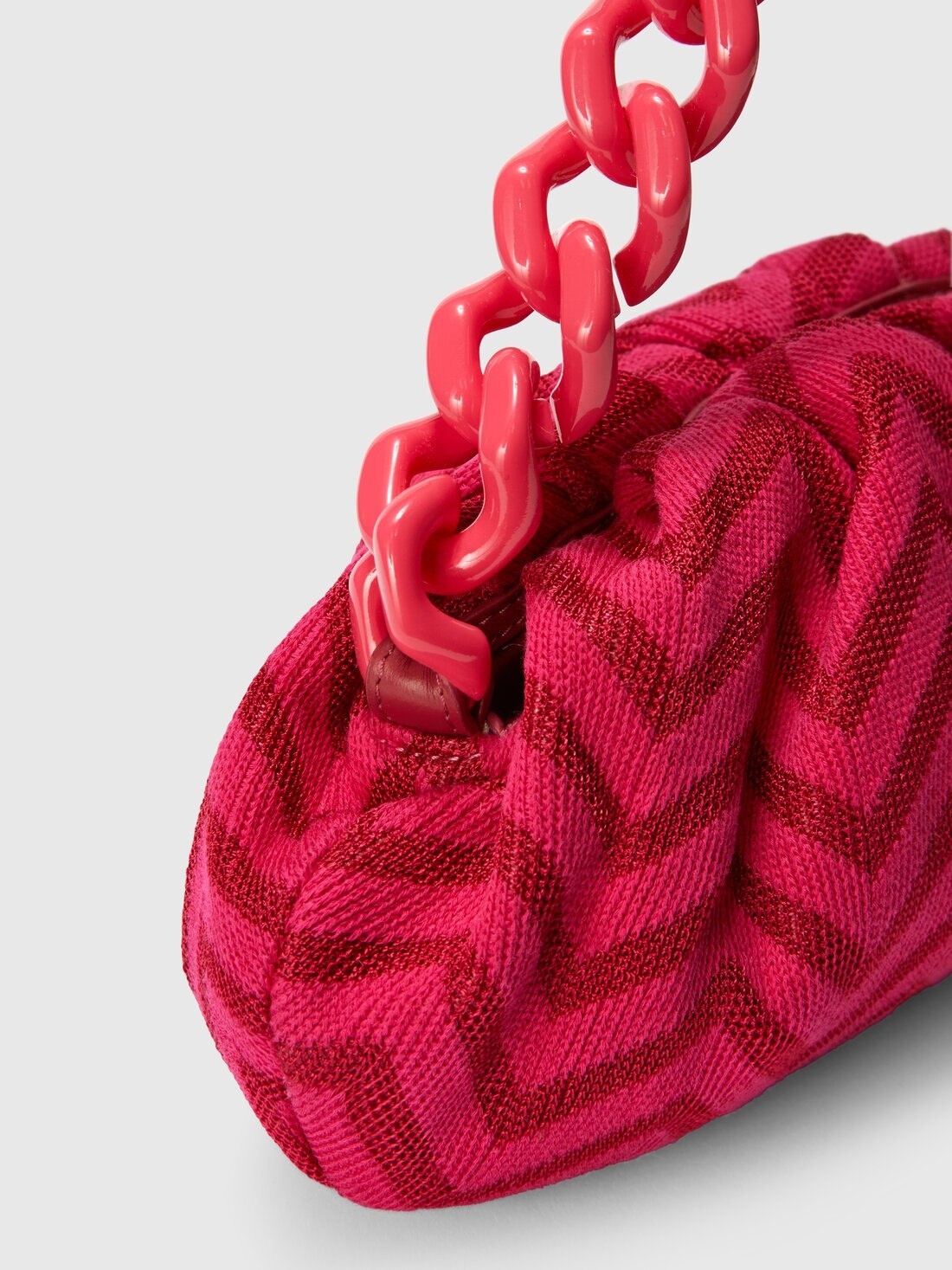 Zig zag cotton blend pouch with chain strap - 4