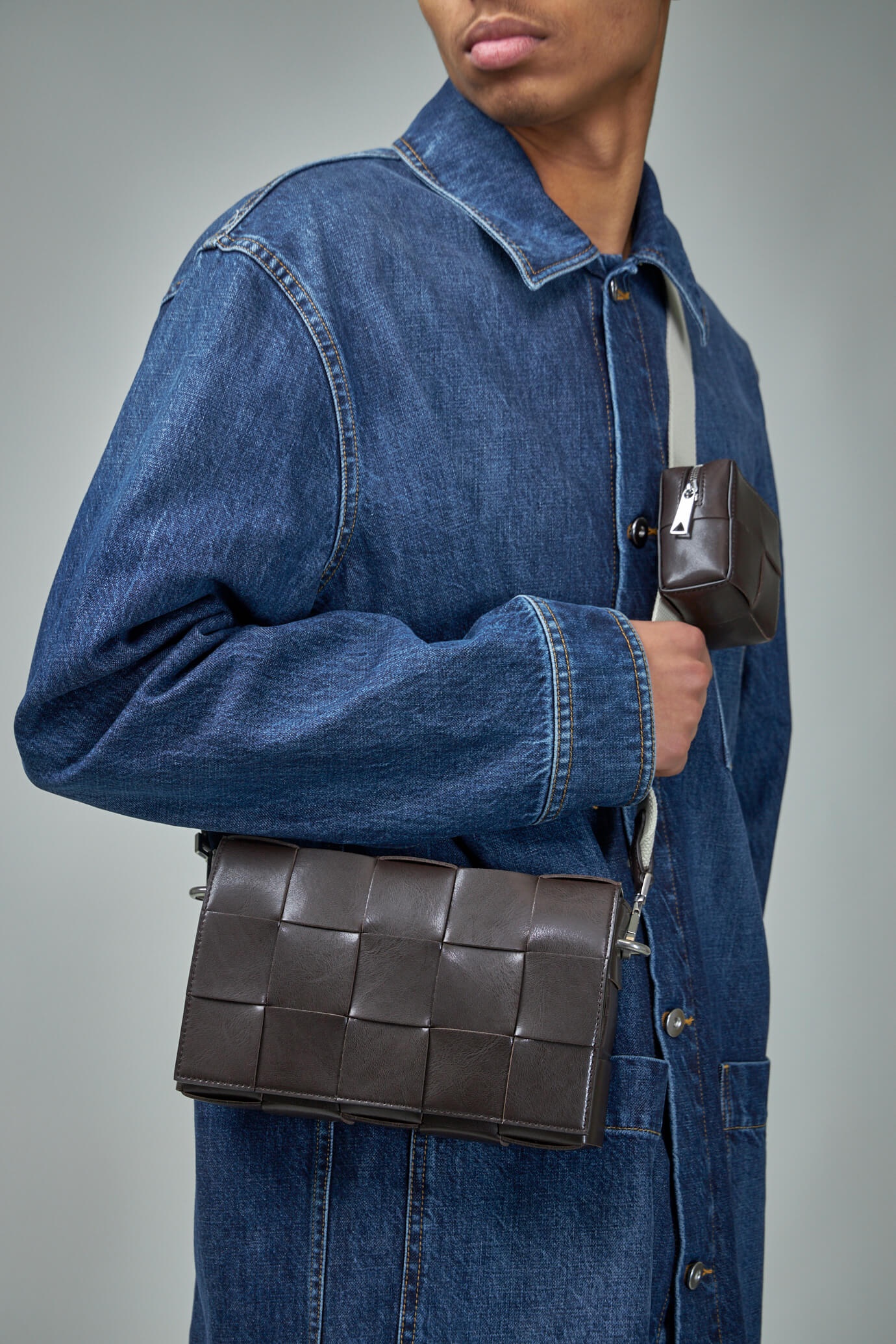 【BOTTEGA VENETA】CASSETTE BAG WITH VERSATILE STRAP Bottega Veneta Cassette With Versatile Strap | labelsfashion