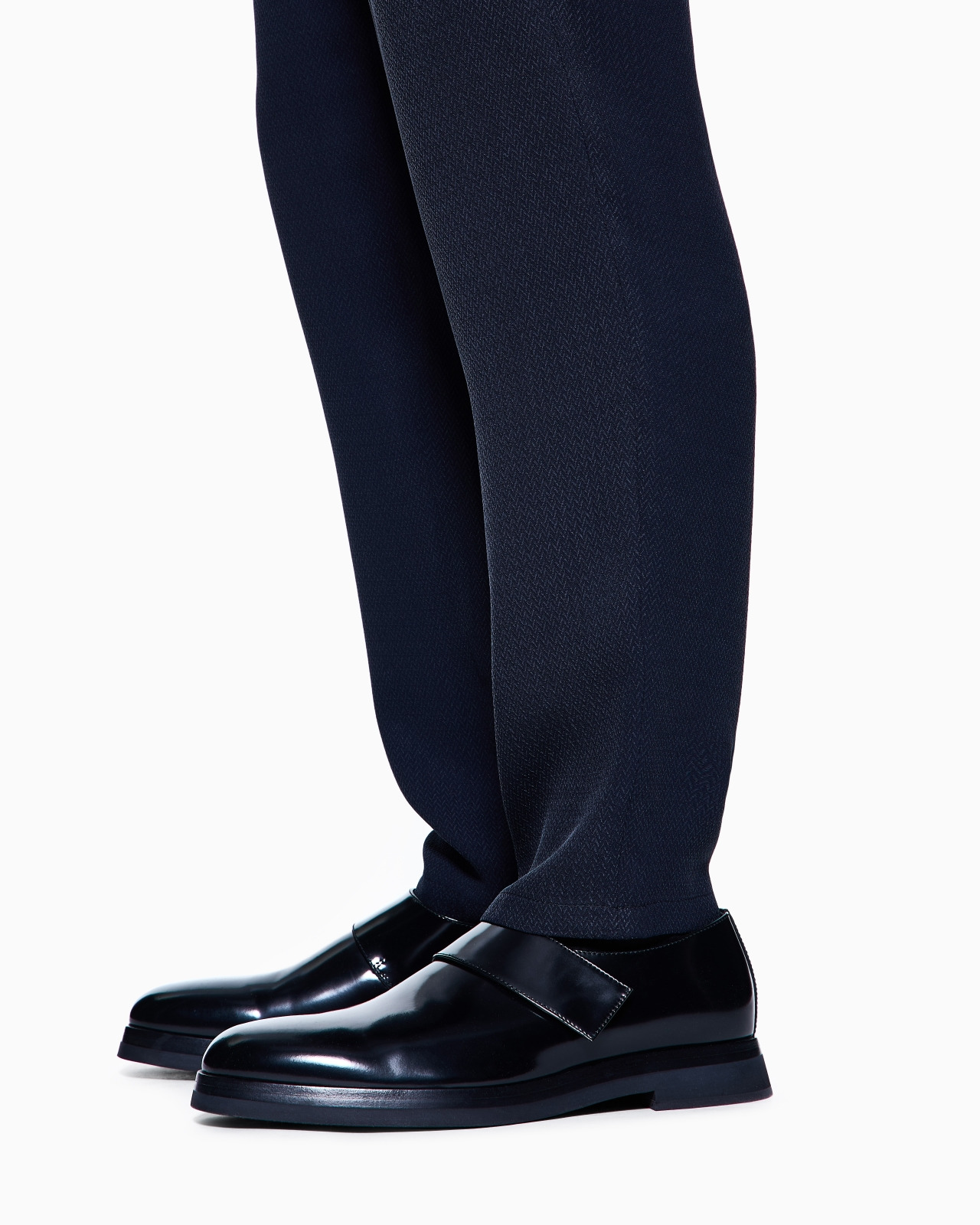 CUPRO AND VISCOSE FLAT-FRONT TROUSERS WITH A MICRO CHEVRON MOTIF - 5