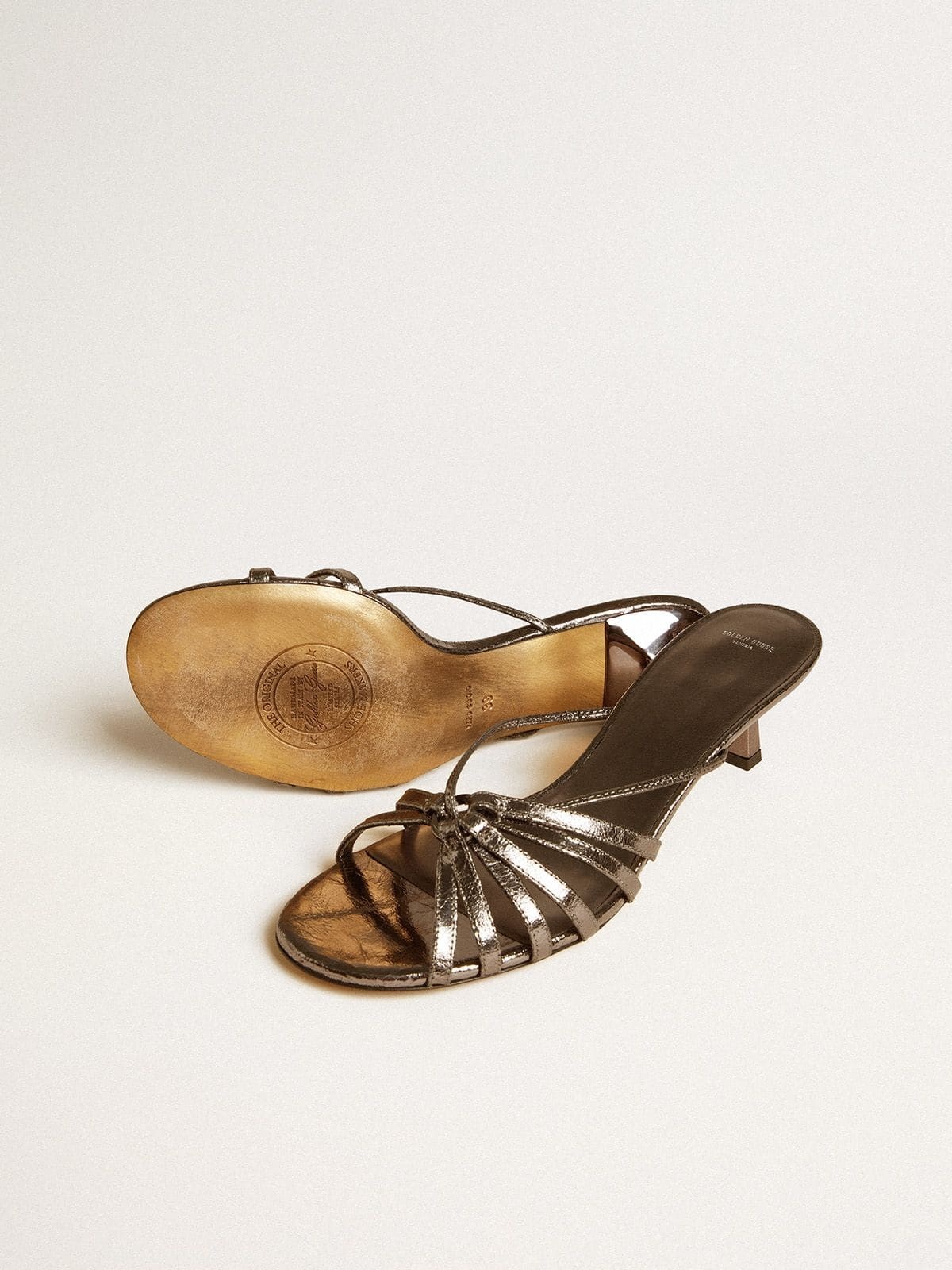 Nico kitten heel sandals in metallic gray leather - 4