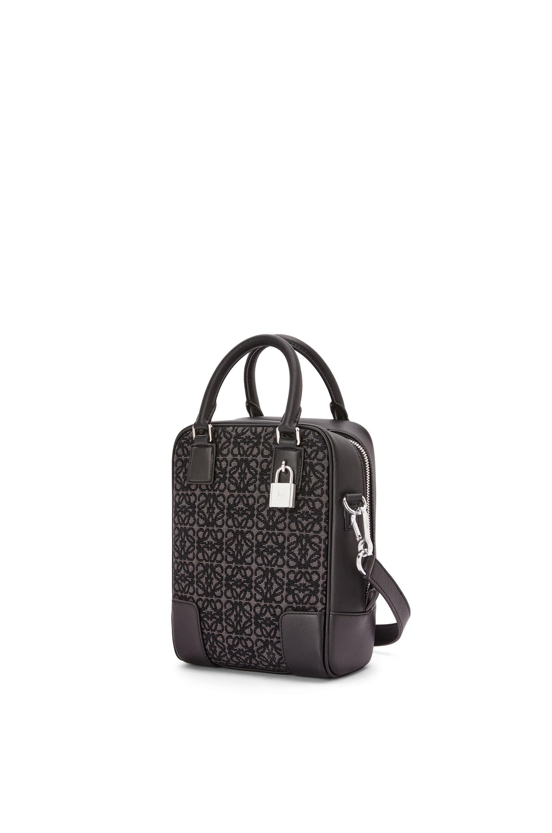 [LOEWE] amazona15 ロエベ アマソナ15 A drain stopper invades LOEWE's new handbags - HIGHXTAR.