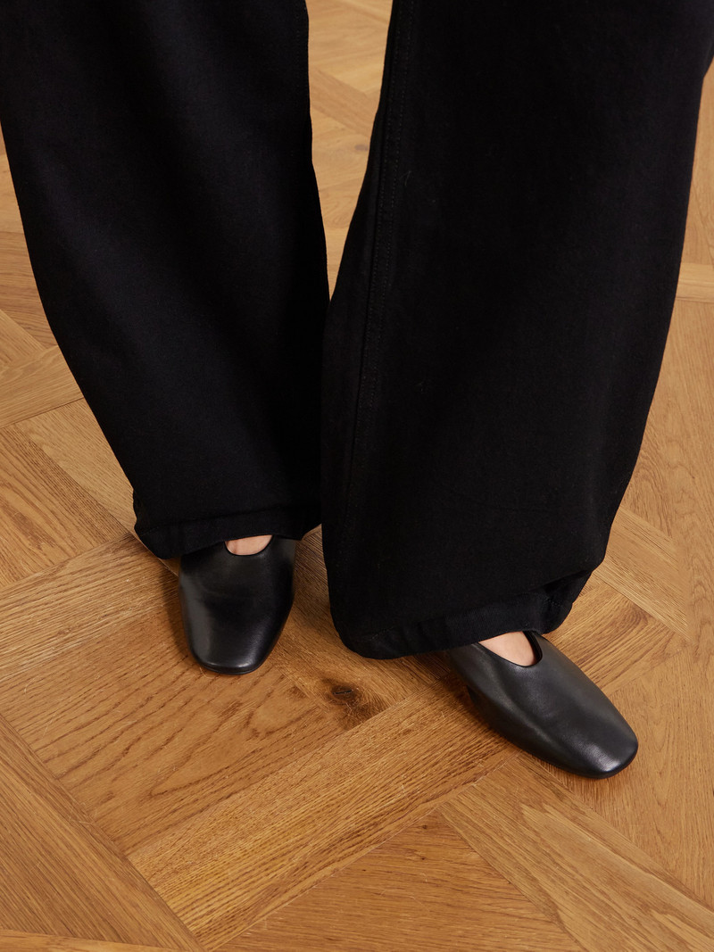 Aeyde Delia Leather Pumps outlook