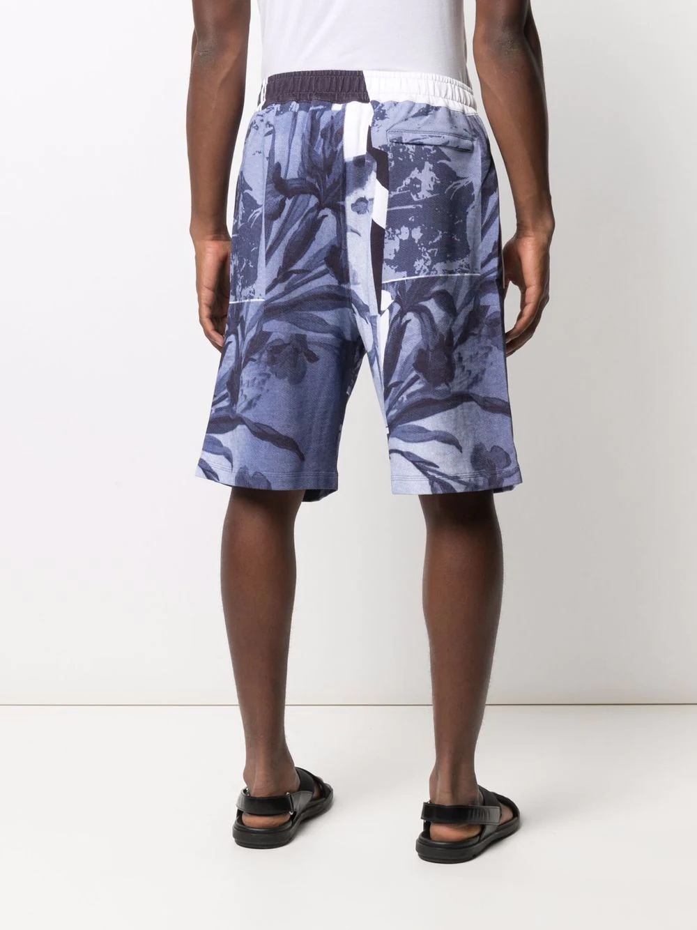 graphic-print bermuda shorts - 4