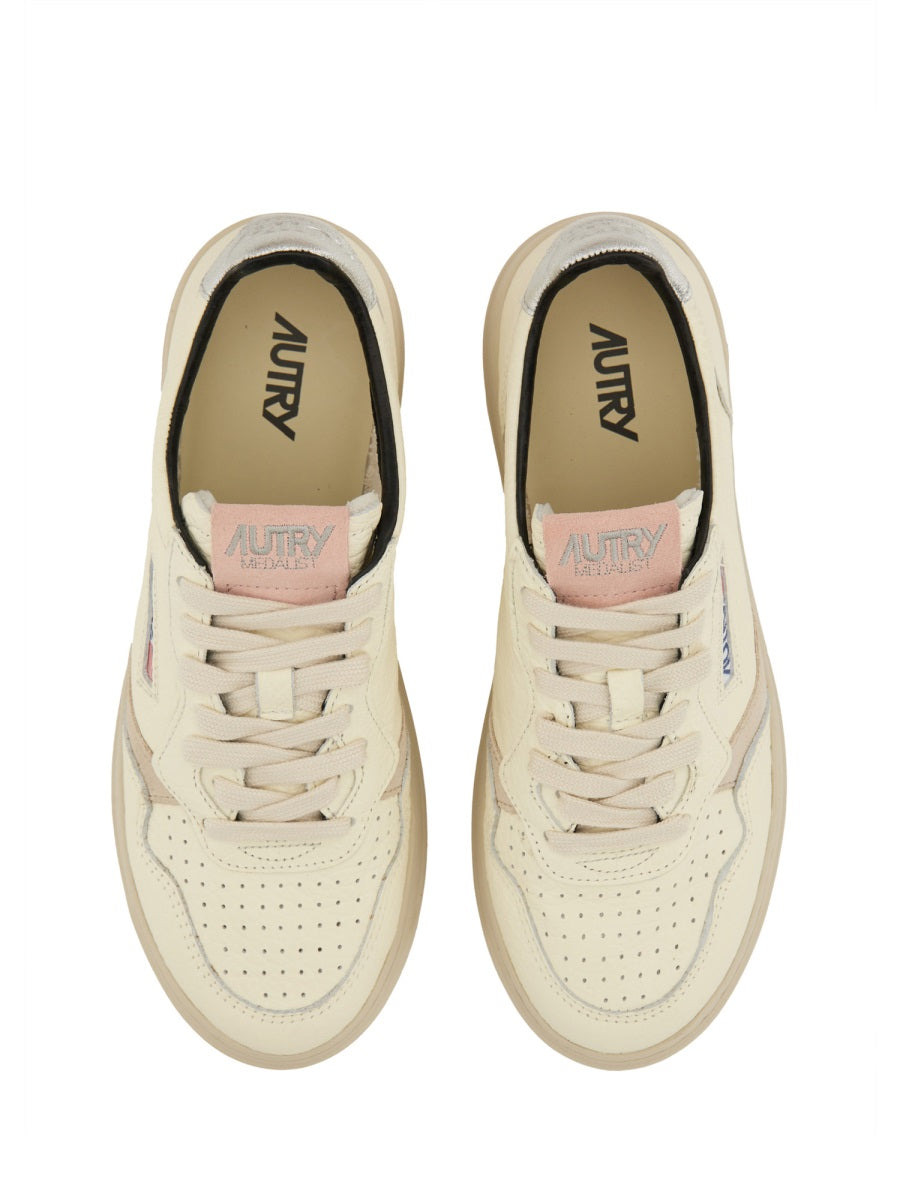 Medalist Low Sneaker - 2