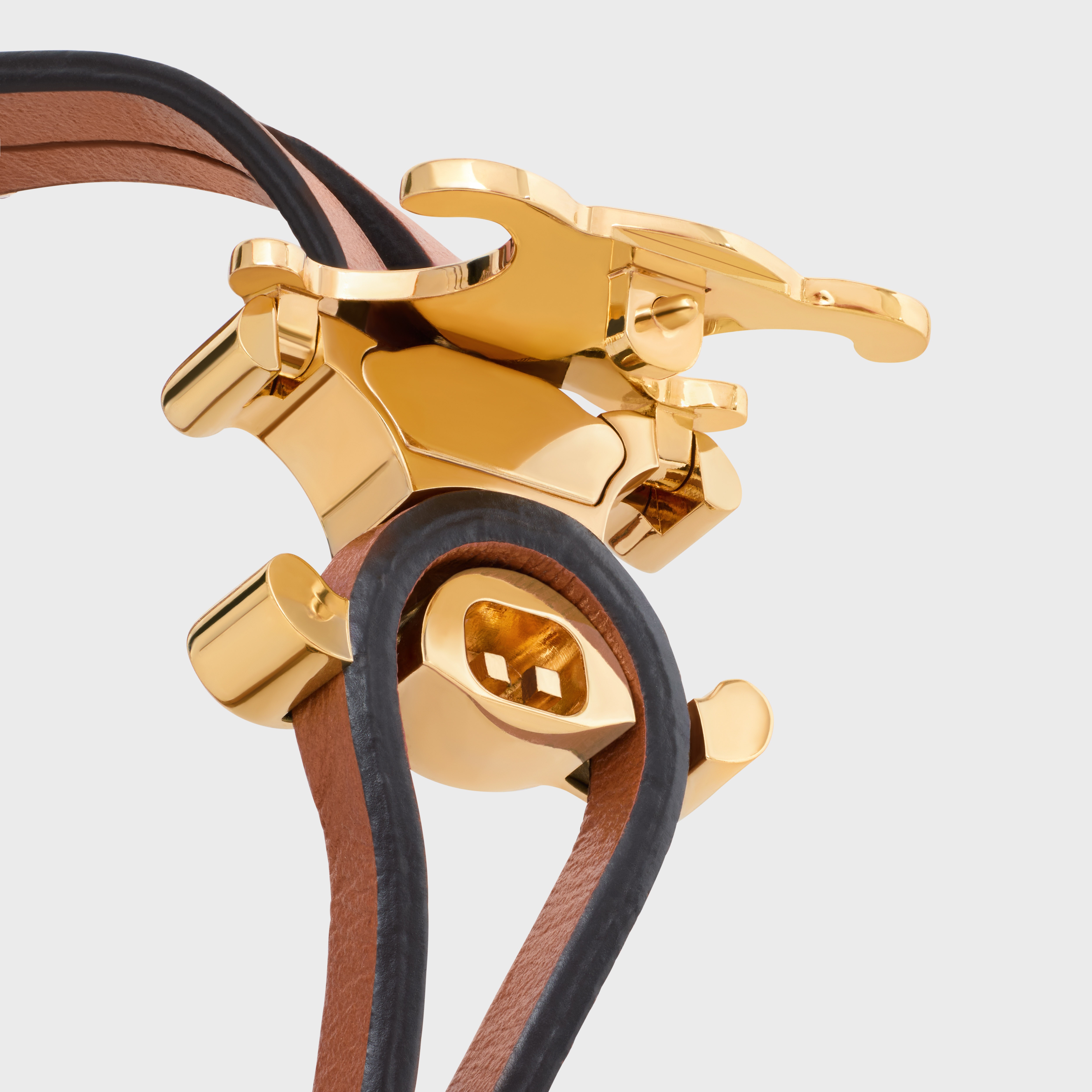 Triomphe Clasp Bracelet in Brass with Gold Finish and Tan Smooth Calfskin - 4