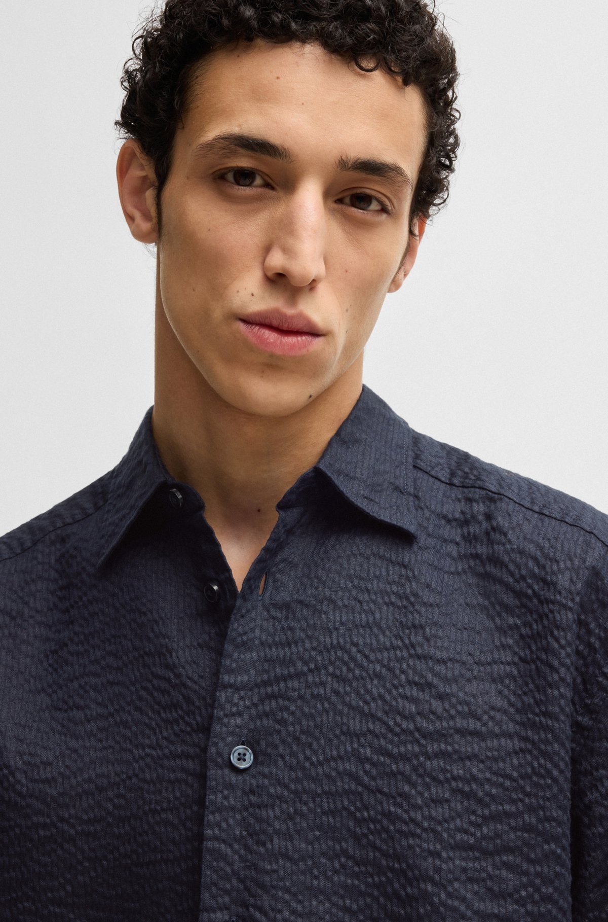RELAXED-FIT SHIRT IN ITALIAN LINEN SEERSUCKER - 3