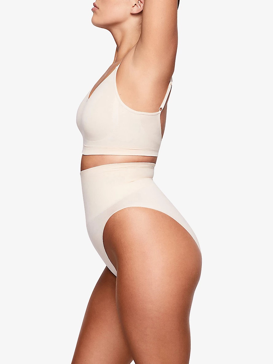 Sculpting scoop-neck stretch-woven bra - 3