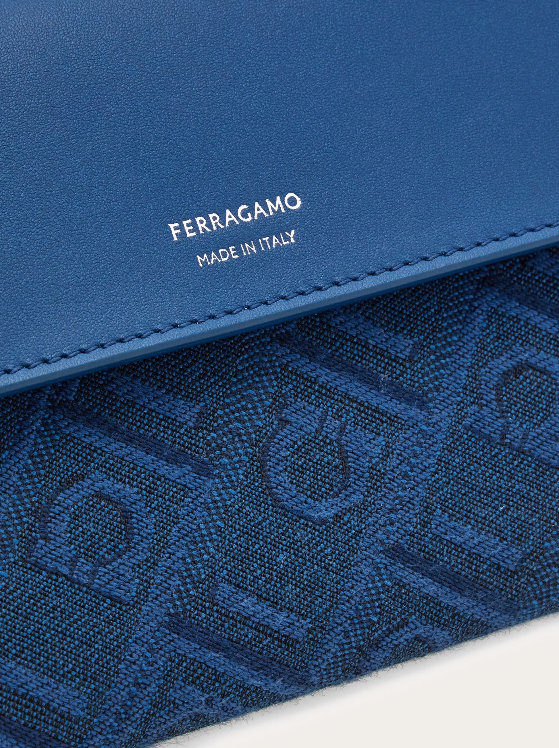 Wallet with chain - 5