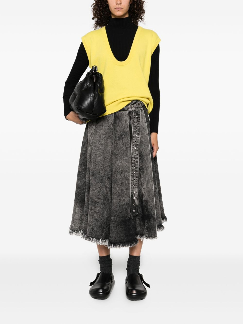 V-neck sleeveless knitted vest - 2