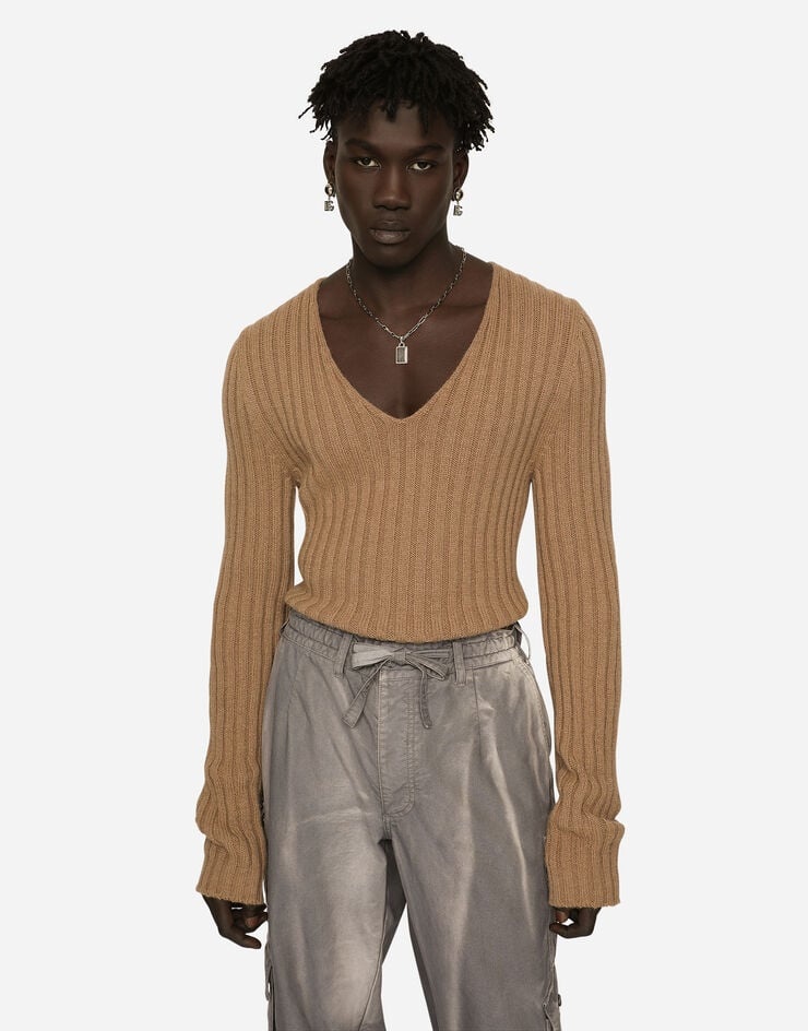 Ribbed camel V-neck sweater - 4