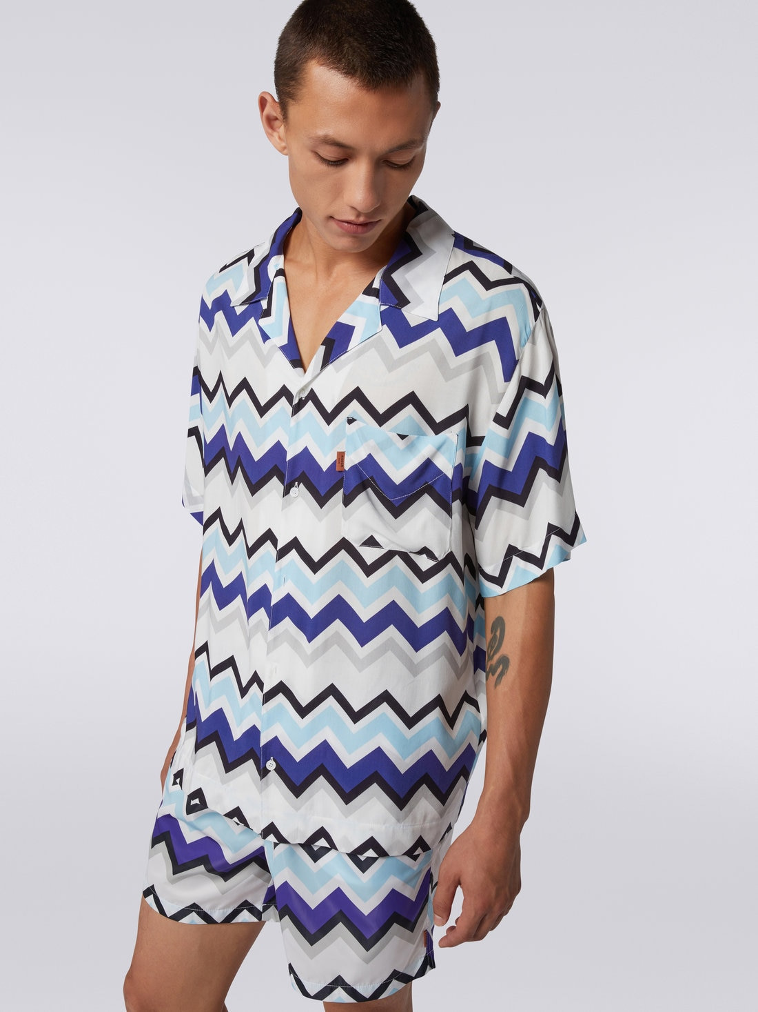 Short-sleeved viscose bowling shirt - 5