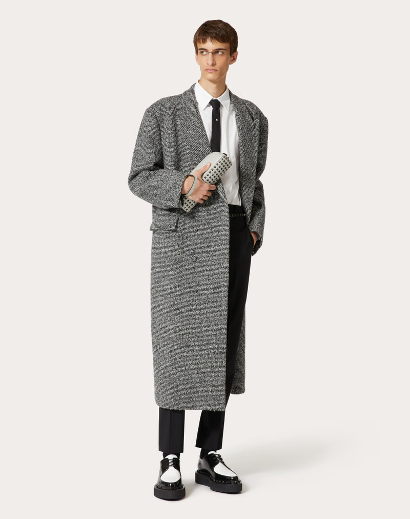 Valentino ROCKSTUD CALFSKIN CLUTCH outlook