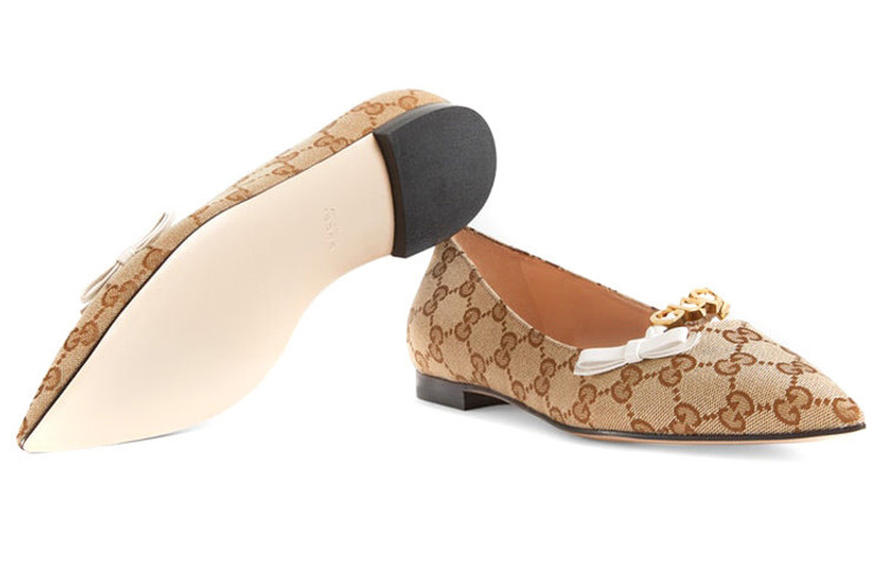 GUCCI Women's ballet flat with 'GUCCI' outlook
