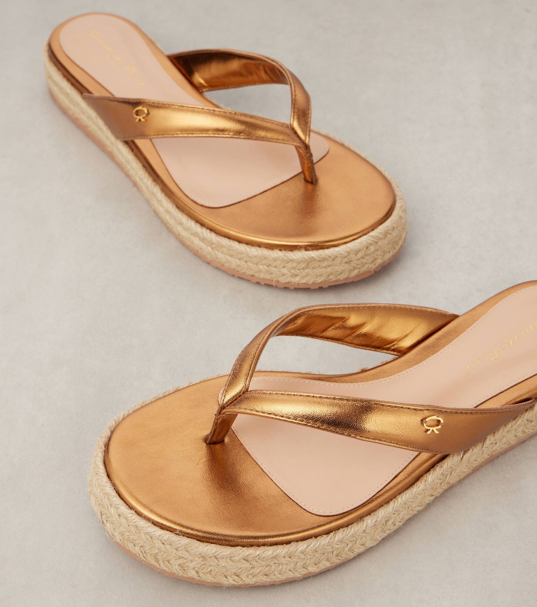 Metallic leather thong sandals - 5