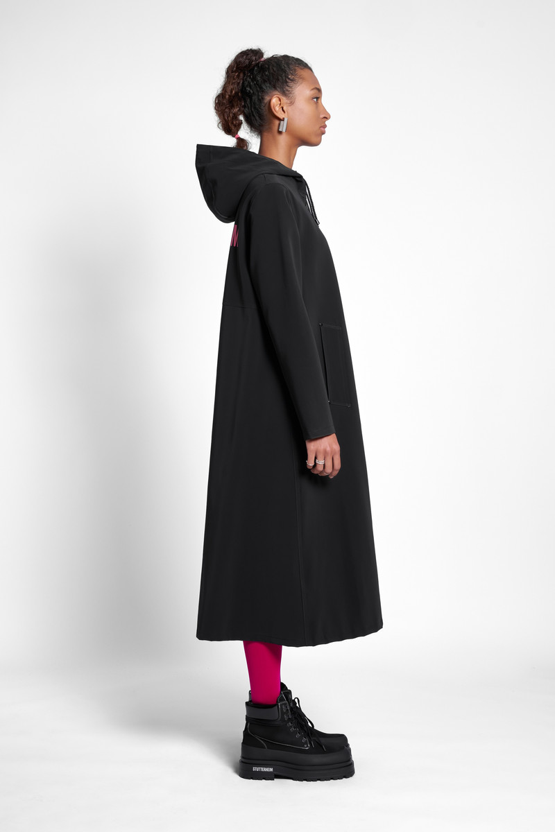 Mosebacke Long Print Matte Raincoat Black 4