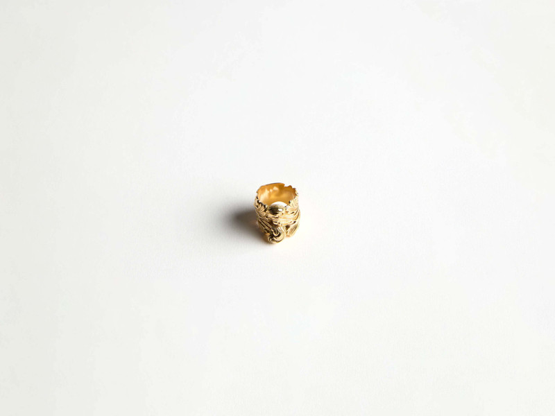 JW Anderson BAROQUE CASTED RING IN 18KT YELLOW GOLD outlook